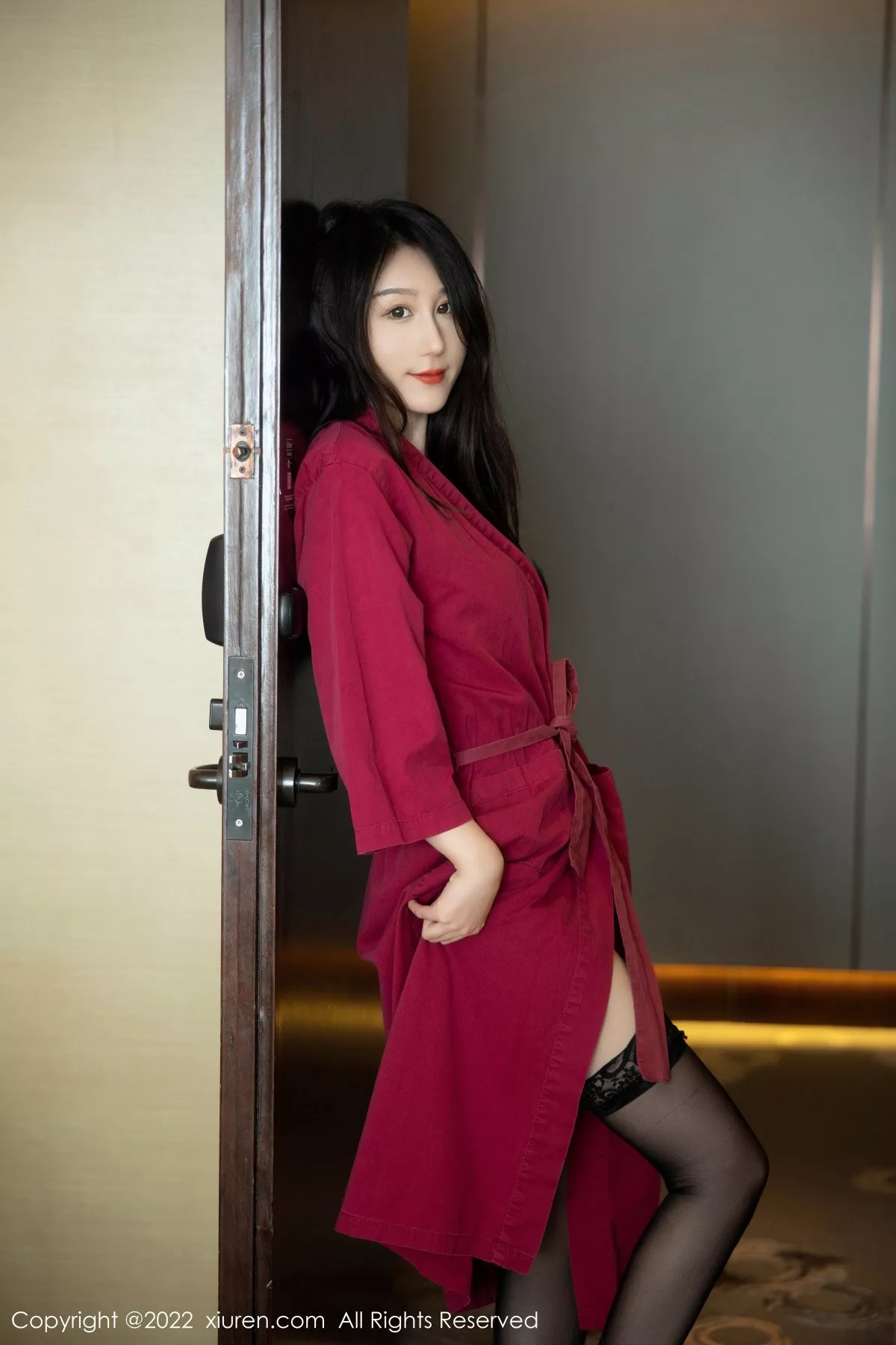 秀人集.com_[XiuRen秀人网]No.5624_新人模特薇薇酱私房性感红色浴袍露黑色蕾丝内衣完美诱惑写真80P