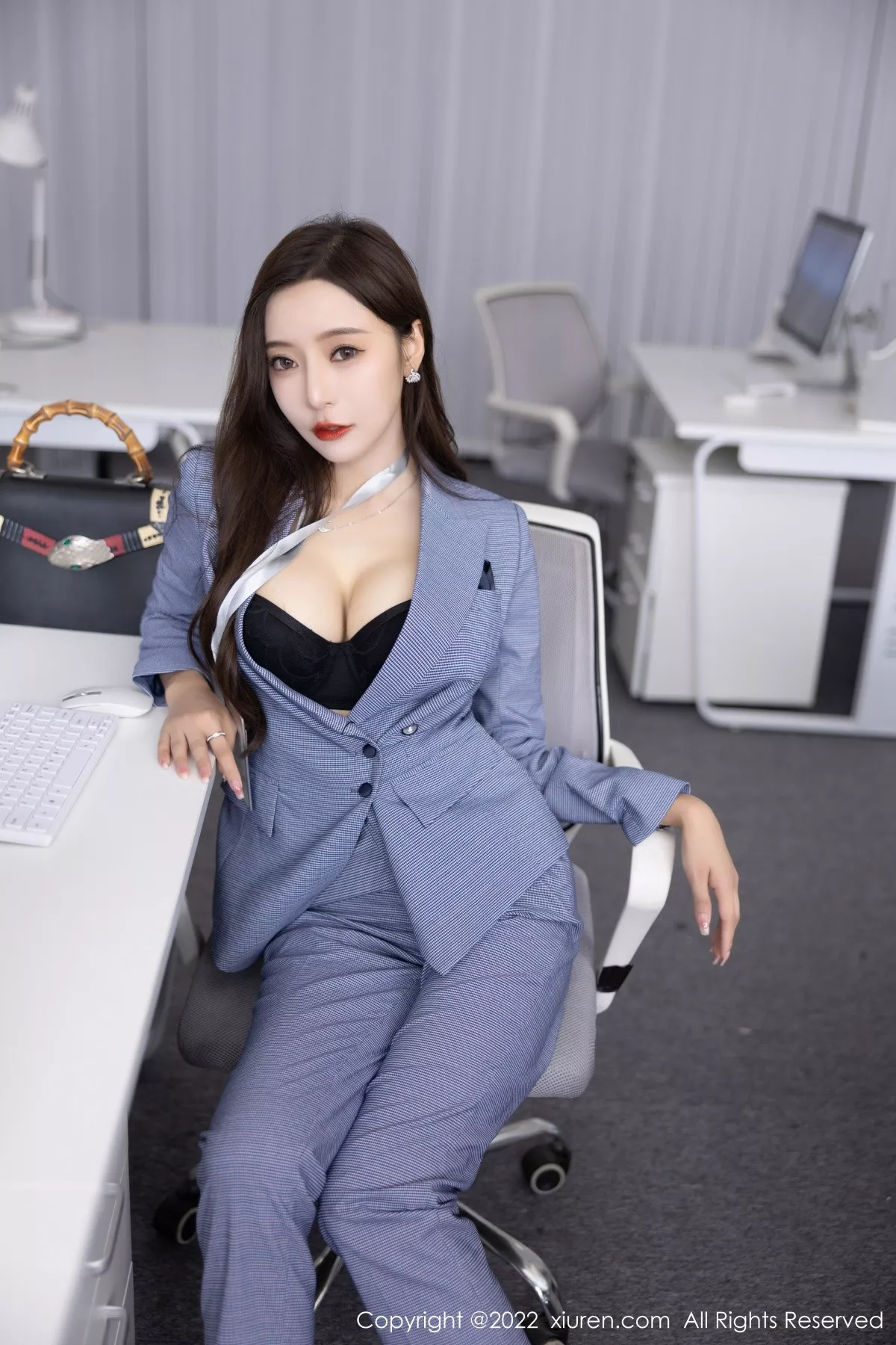 秀人集.com_[XiuRen秀人网]No.5629_女神王馨瑶yanni私房脱蓝灰职业装露性感黑色内衣丰满诱惑写真82P