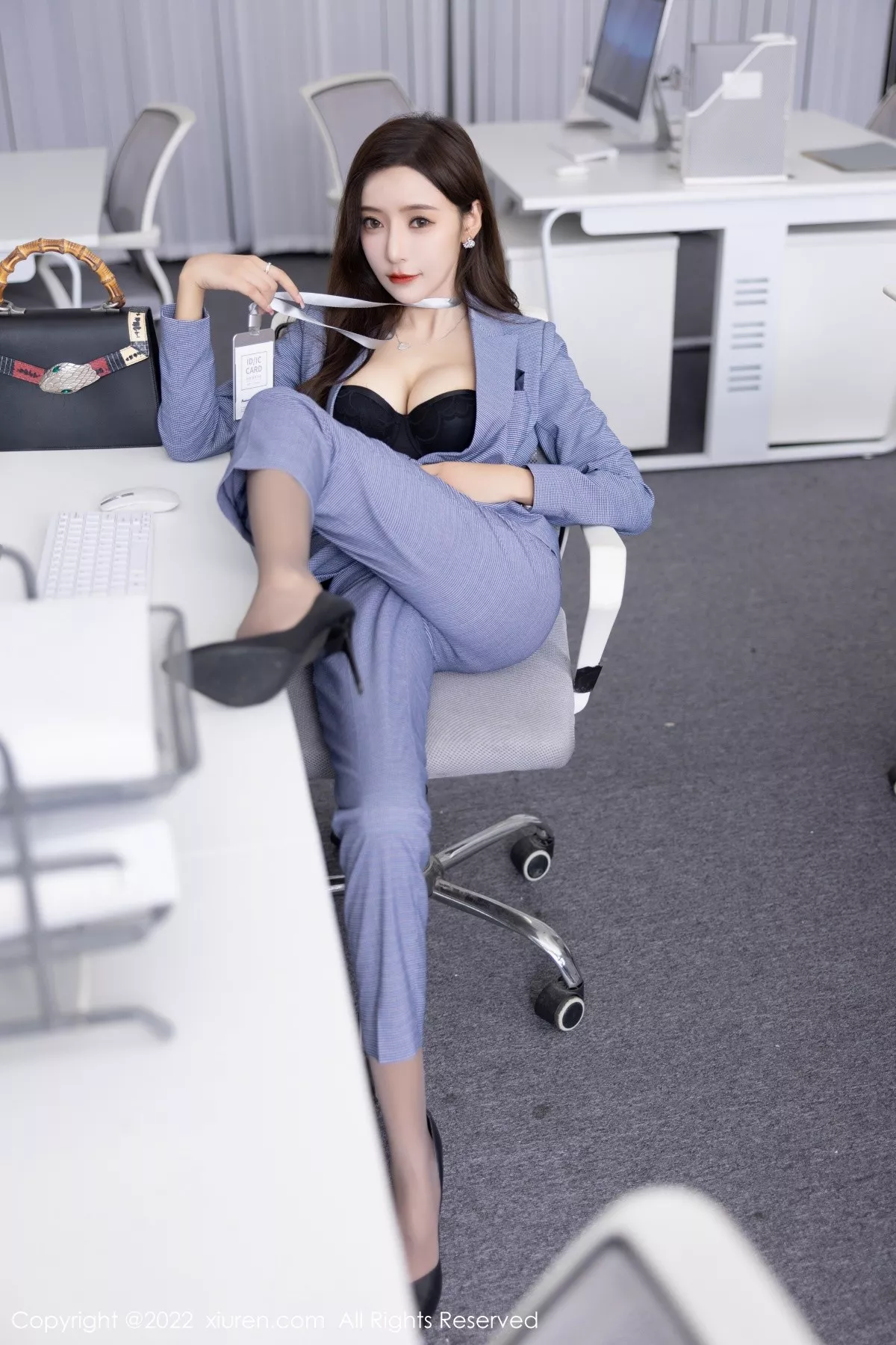 秀人集.com_[XiuRen秀人网]No.5629_女神王馨瑶yanni私房脱蓝灰职业装露性感黑色内衣丰满诱惑写真82P