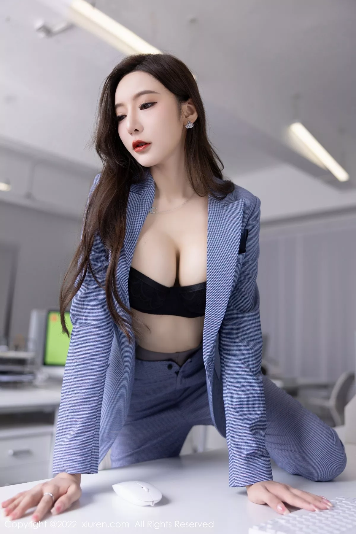 秀人集.com_[XiuRen秀人网]No.5629_女神王馨瑶yanni私房脱蓝灰职业装露性感黑色内衣丰满诱惑写真82P