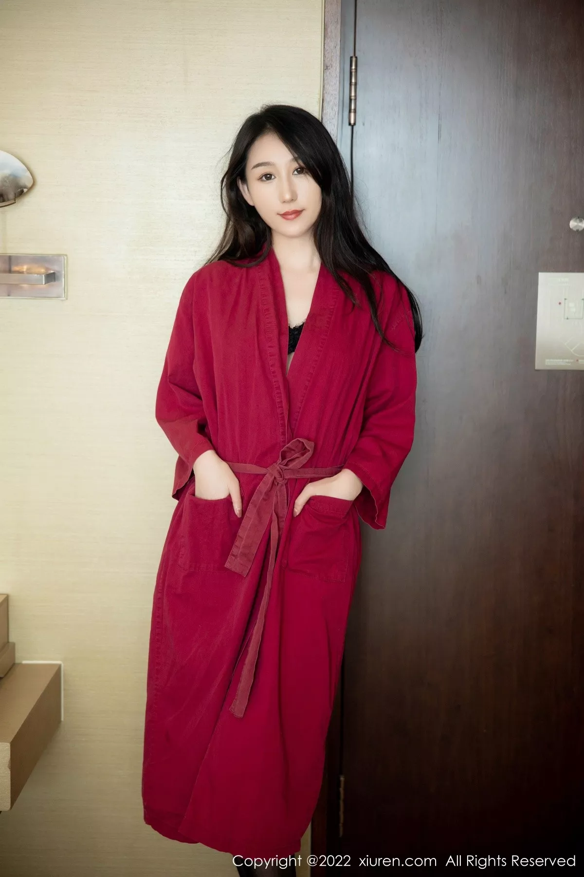 秀人集.com_[XiuRen秀人网]No.5624_新人模特薇薇酱私房性感红色浴袍露黑色蕾丝内衣完美诱惑写真80P