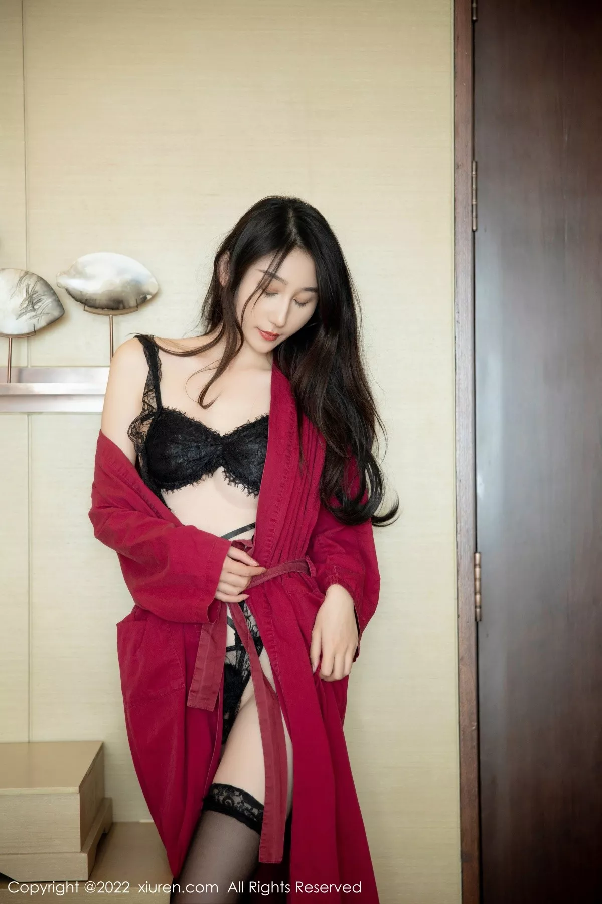 秀人集.com_[XiuRen秀人网]No.5624_新人模特薇薇酱私房性感红色浴袍露黑色蕾丝内衣完美诱惑写真80P