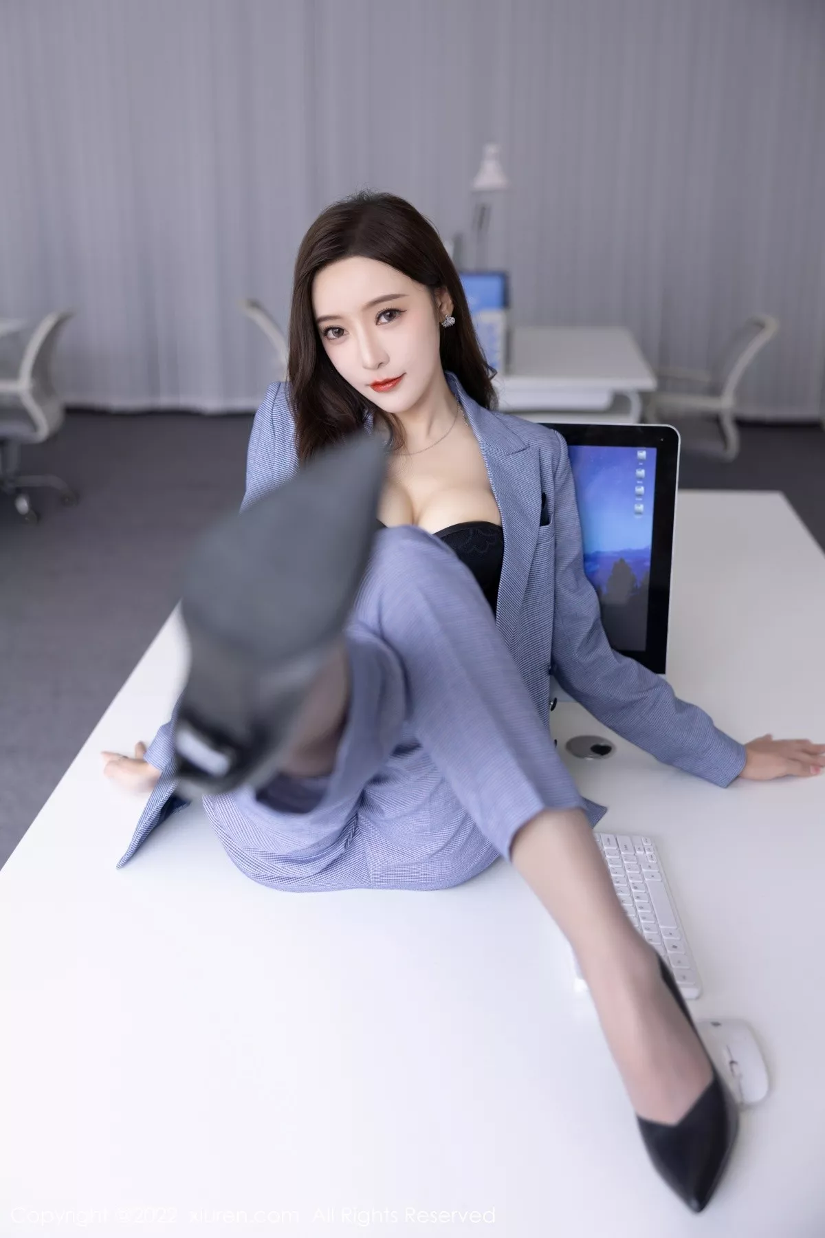 秀人集.com_[XiuRen秀人网]No.5629_女神王馨瑶yanni私房脱蓝灰职业装露性感黑色内衣丰满诱惑写真82P