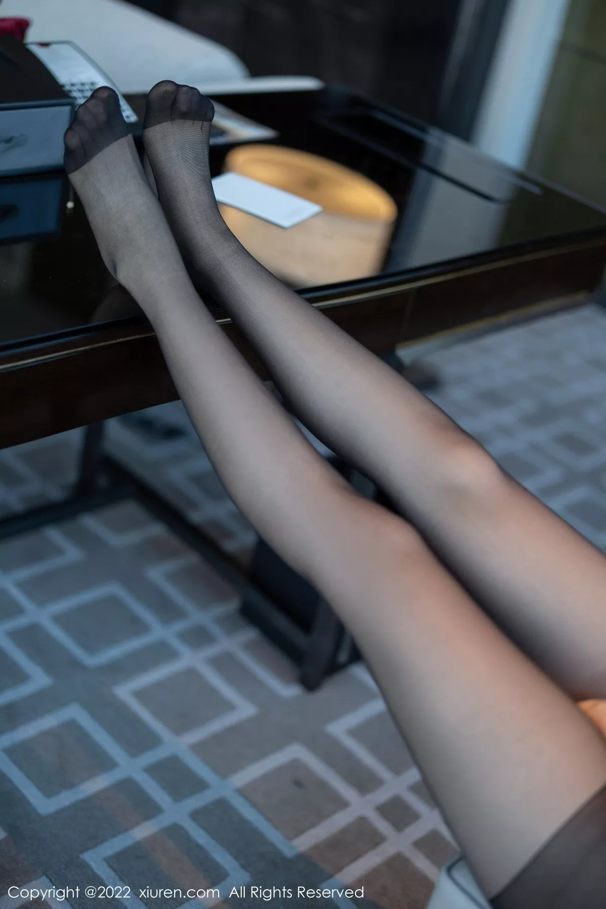 秀人集.com_[XiuRen秀人网]No.5635_女神刘钰儿成都旅拍性感白T配黑短裙露开档黑丝极致魅惑写真74P