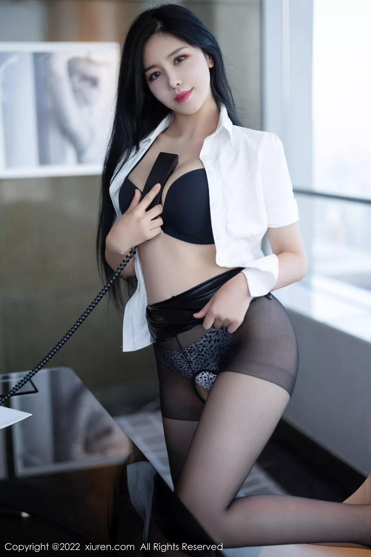 秀人集.com_[XiuRen秀人网]No.5635_女神刘钰儿成都旅拍性感白T配黑短裙露开档黑丝极致魅惑写真74P