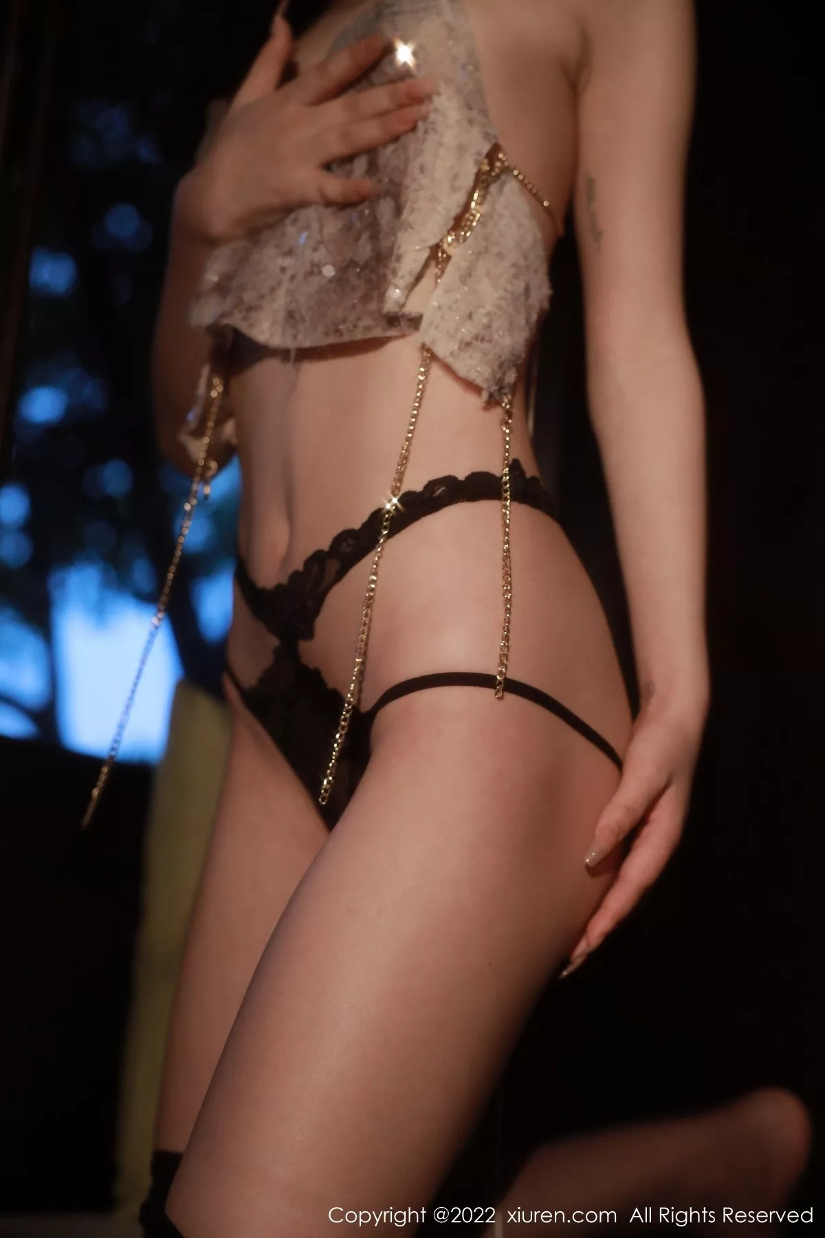 秀人集.com_[XiuRen秀人网]No.5632_模特谢晚晚性感浅色闪亮吊带裙配超薄黑丝秀完美身材诱惑写真91P