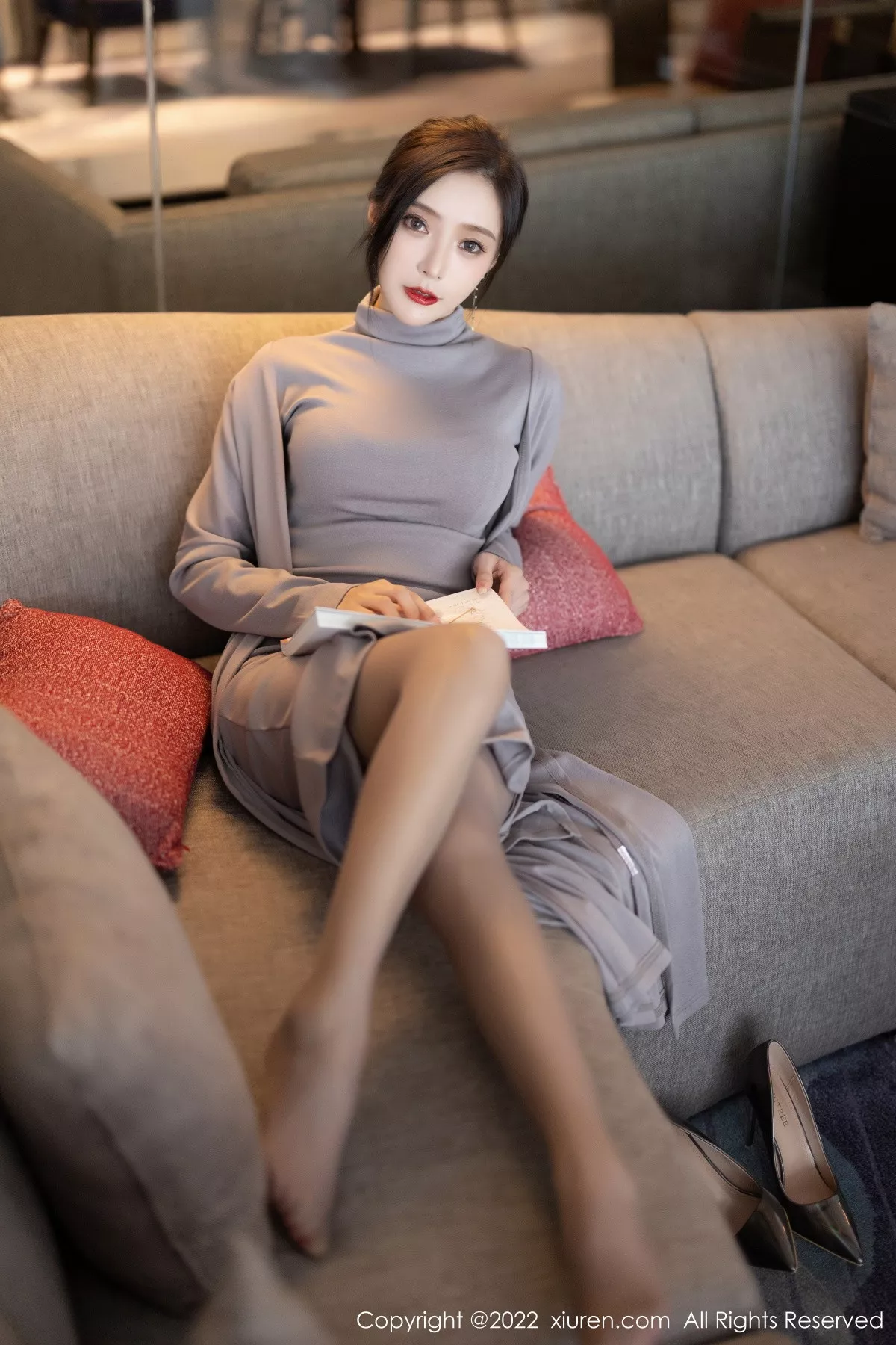 秀人集.com_[XiuRen秀人网]No.5745_女神王馨瑶yanni女学者的反转主题典雅灰色长裙性感迷人写真84P