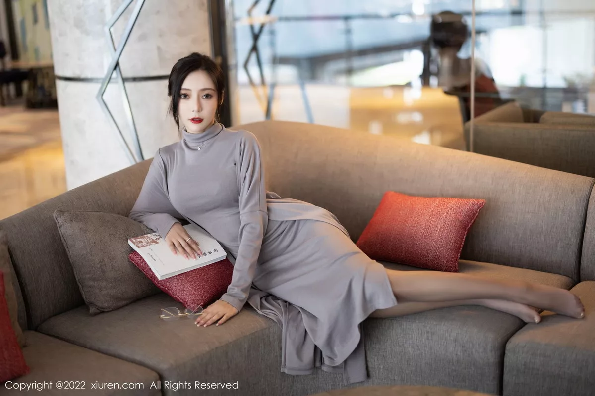 秀人集.com_[XiuRen秀人网]No.5745_女神王馨瑶yanni女学者的反转主题典雅灰色长裙性感迷人写真84P
