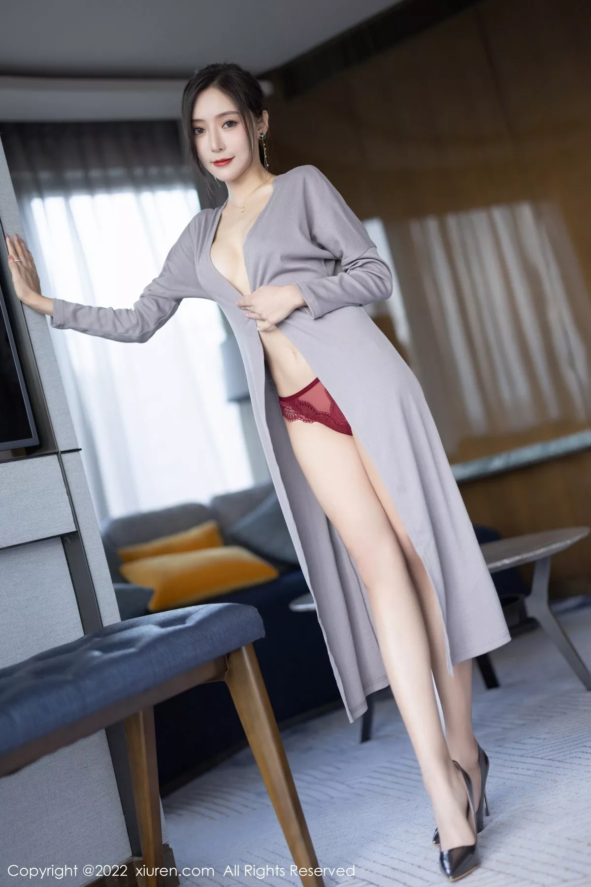 秀人集.com_[XiuRen秀人网]No.5745_女神王馨瑶yanni女学者的反转主题典雅灰色长裙性感迷人写真84P