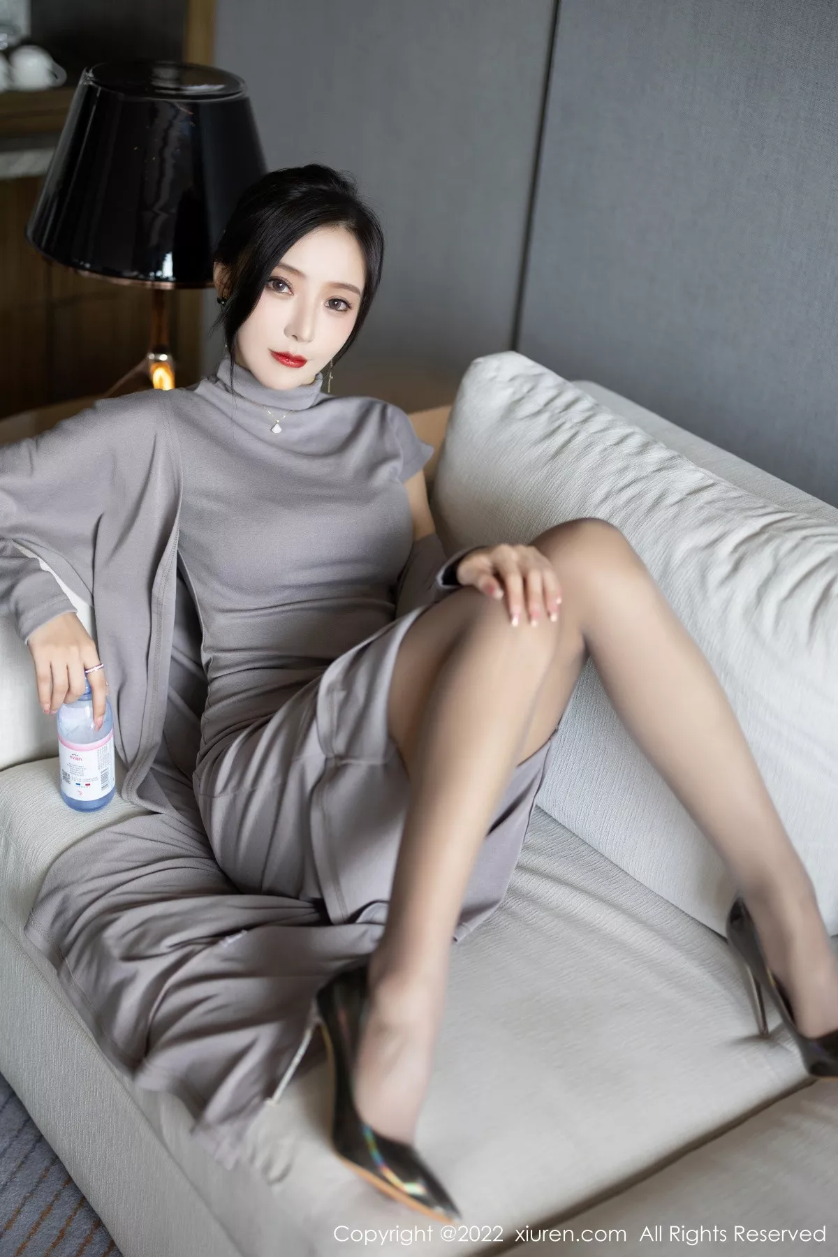 秀人集.com_[XiuRen秀人网]No.5745_女神王馨瑶yanni女学者的反转主题典雅灰色长裙性感迷人写真84P