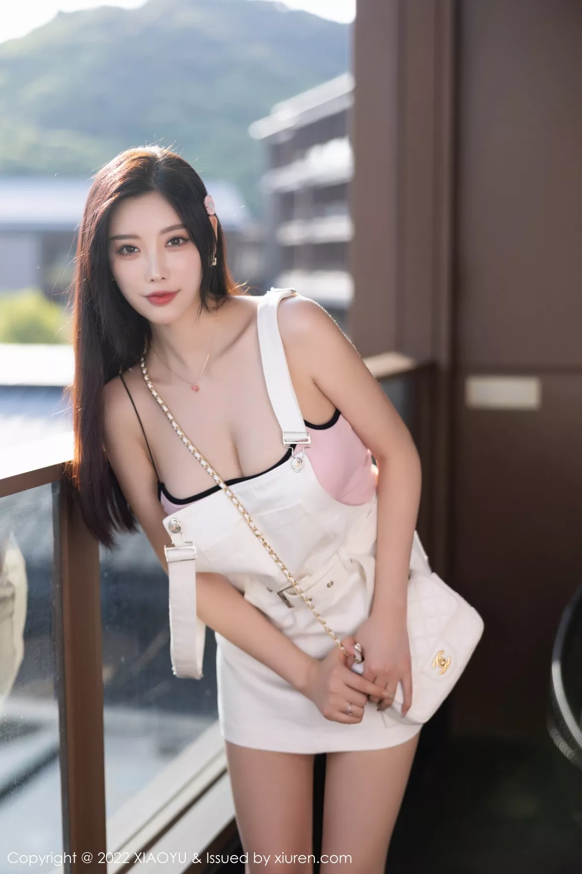 秀人集.com_[XiaoYu画语界]Vol.887_女神杨晨晨Yome杭州旅拍性感白色背带短裙露粉色内衣诱惑写真87P