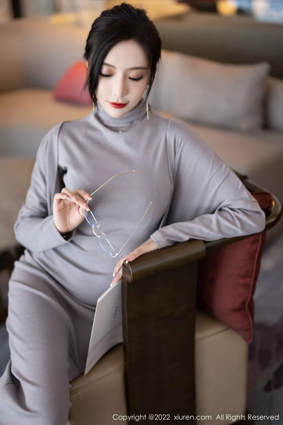 秀人集.com_[XiuRen秀人网]No.5745_女神王馨瑶yanni女学者的反转主题典雅灰色长裙性感迷人写真84P