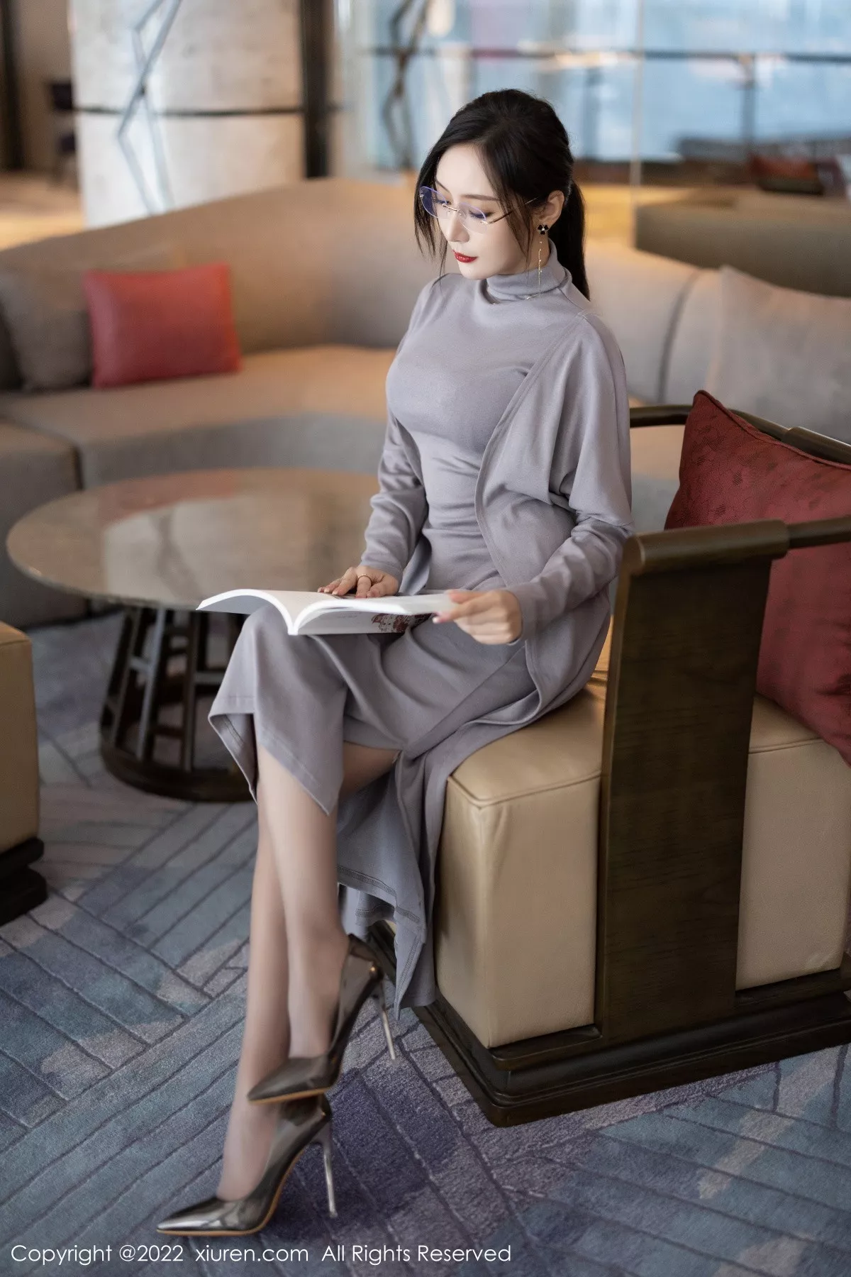 秀人集.com_[XiuRen秀人网]No.5745_女神王馨瑶yanni女学者的反转主题典雅灰色长裙性感迷人写真84P