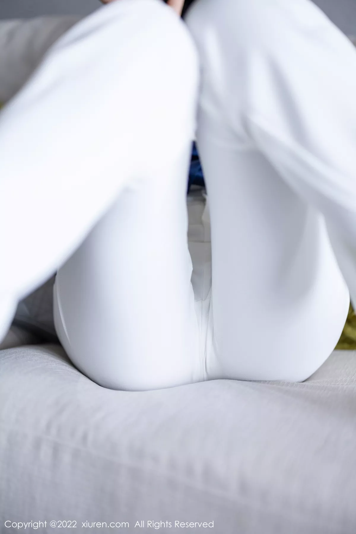 秀人集.com_[XiuRen秀人网]No.5790_女神王馨瑶yanni蓝色上衣配白长裤半脱露性感内衣迷人诱惑写真90P