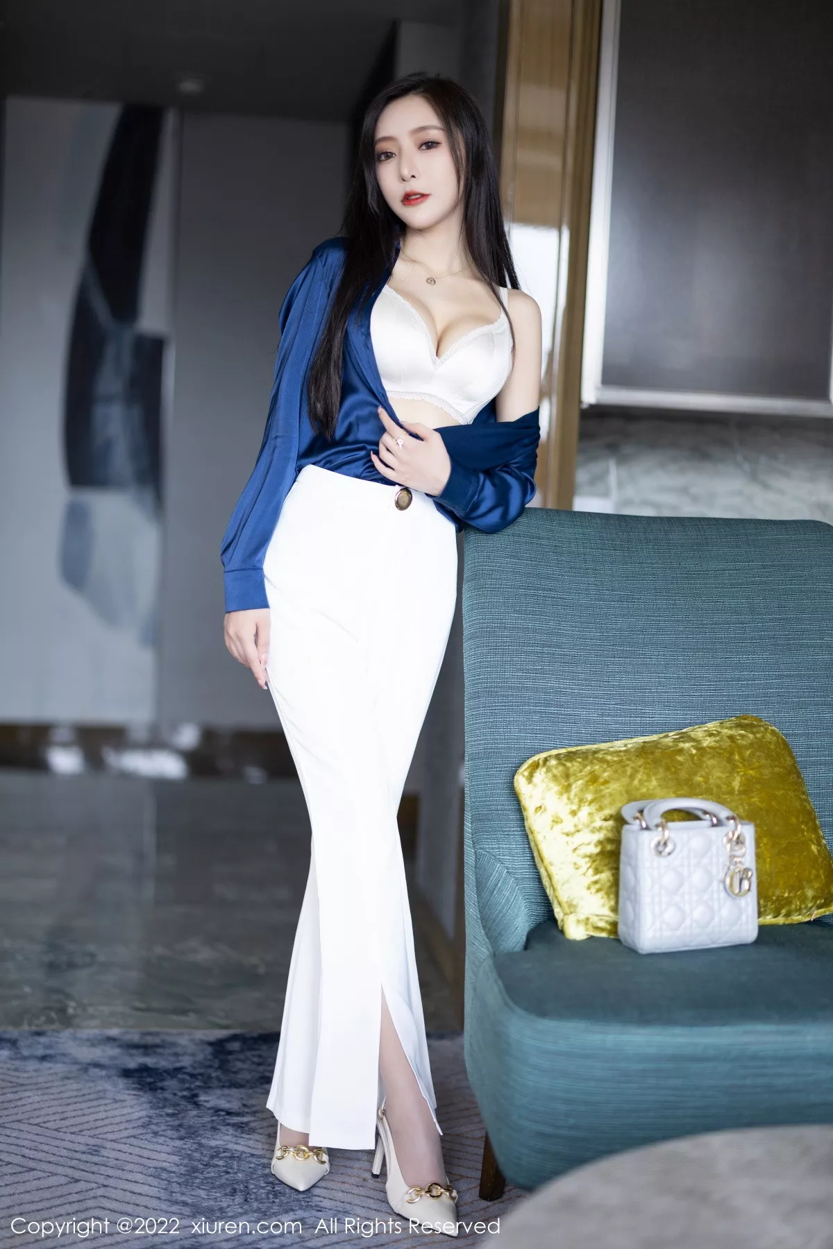 秀人集.com_[XiuRen秀人网]No.5790_女神王馨瑶yanni蓝色上衣配白长裤半脱露性感内衣迷人诱惑写真90P