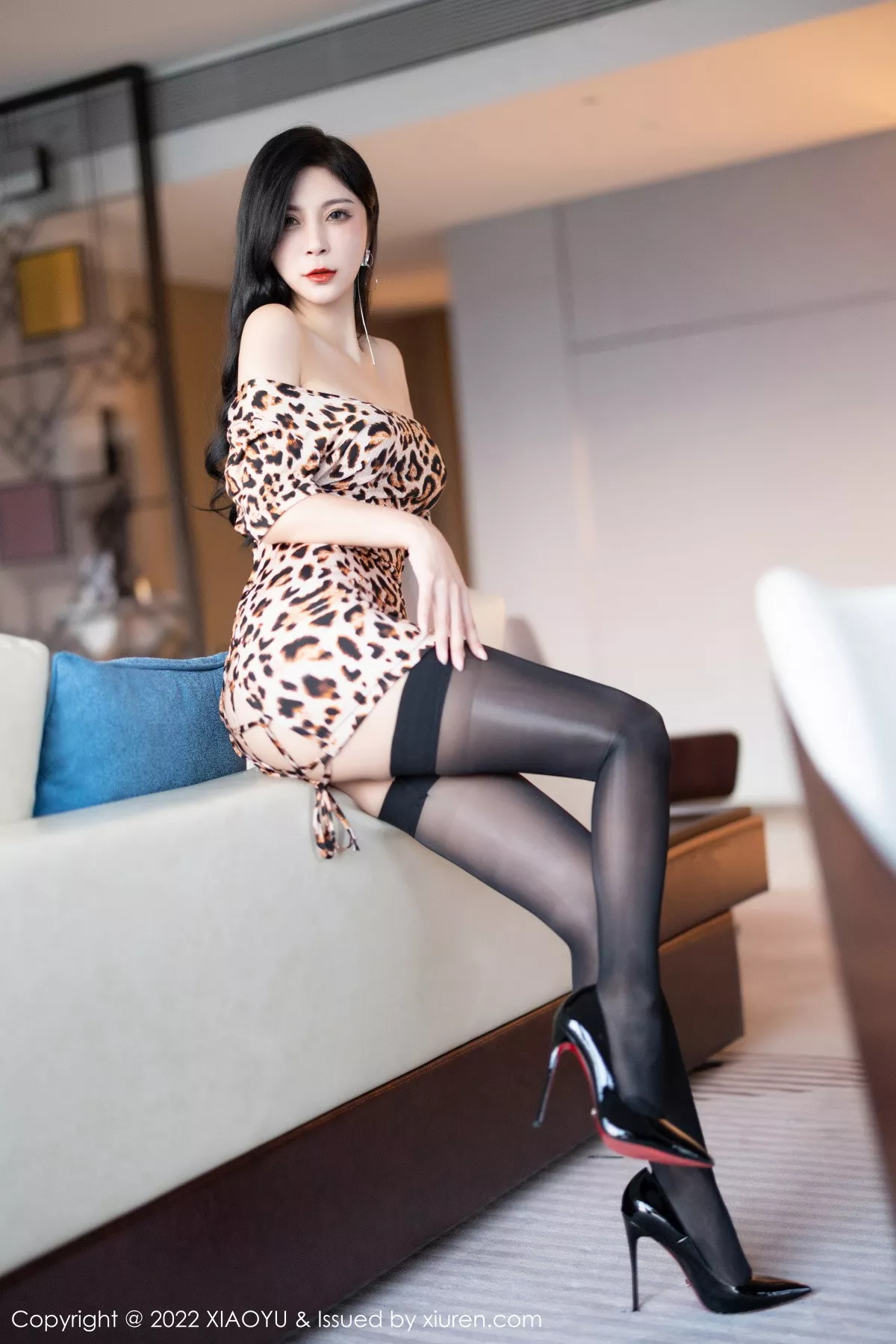 秀人集.com_[XiaoYu画语界]Vol.895_模特小蛮妖杭州旅拍脱豹纹连衣裙露性感豹纹内衣撩人诱惑写真77P