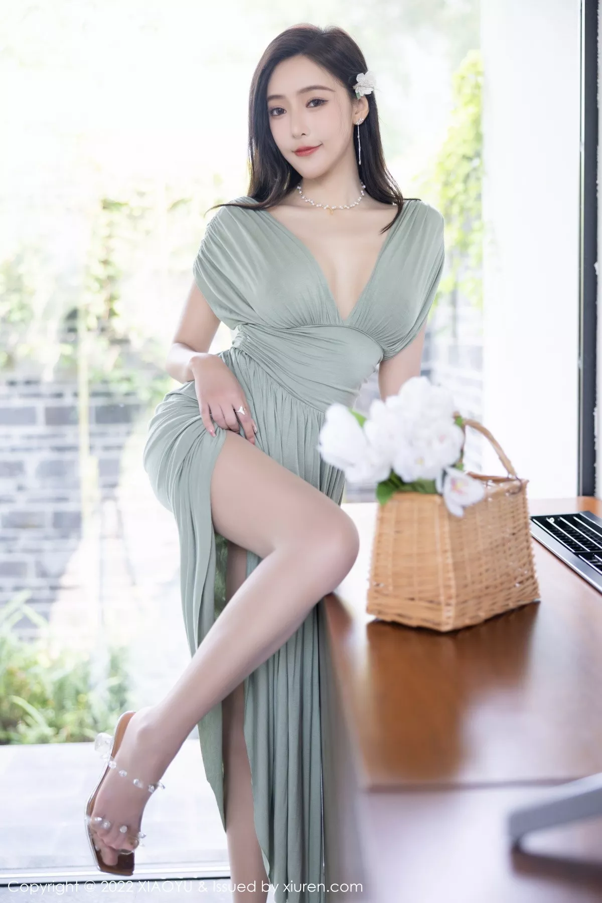 秀人集.com_[XiaoYu画语界]Vol.896_女神王馨瑶yanni杭州旅拍灰绿色连衣裙+白色比基尼迷人诱惑写真93P