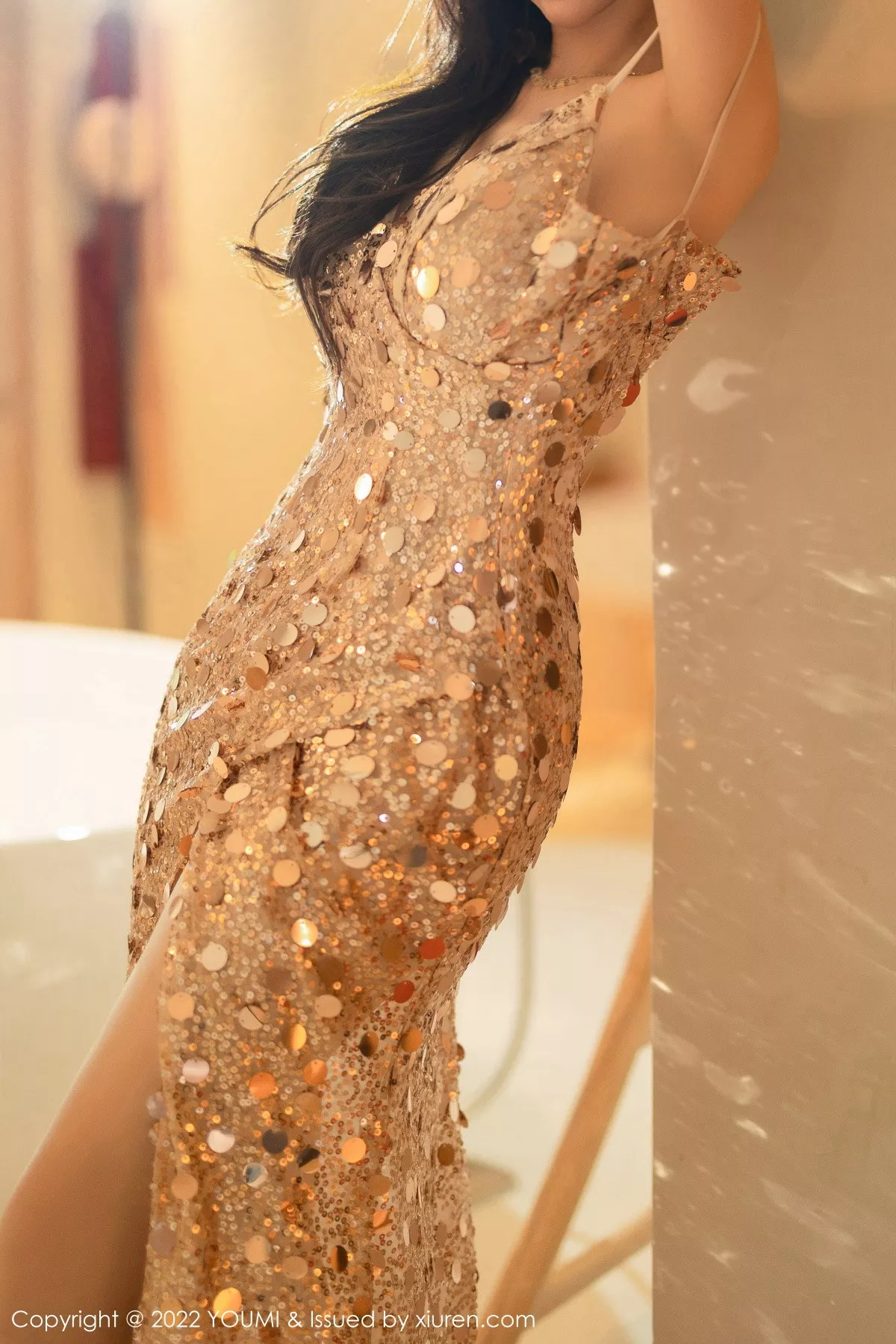 秀人集.com_[YouMi尤蜜荟]Vol.861_女神奶瓶土肥圆大理旅拍浅色闪亮吊带长裙秀完美身材诱惑写真78P