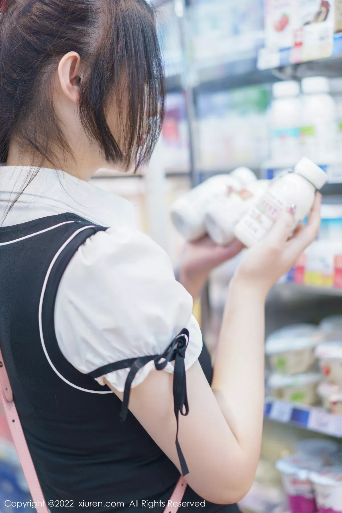 秀人集.com_[XiuRen秀人网]No.5807_女神妲己_Toxic十月心愿旅拍性感学妹制服露黑色内衣诱惑写真69P