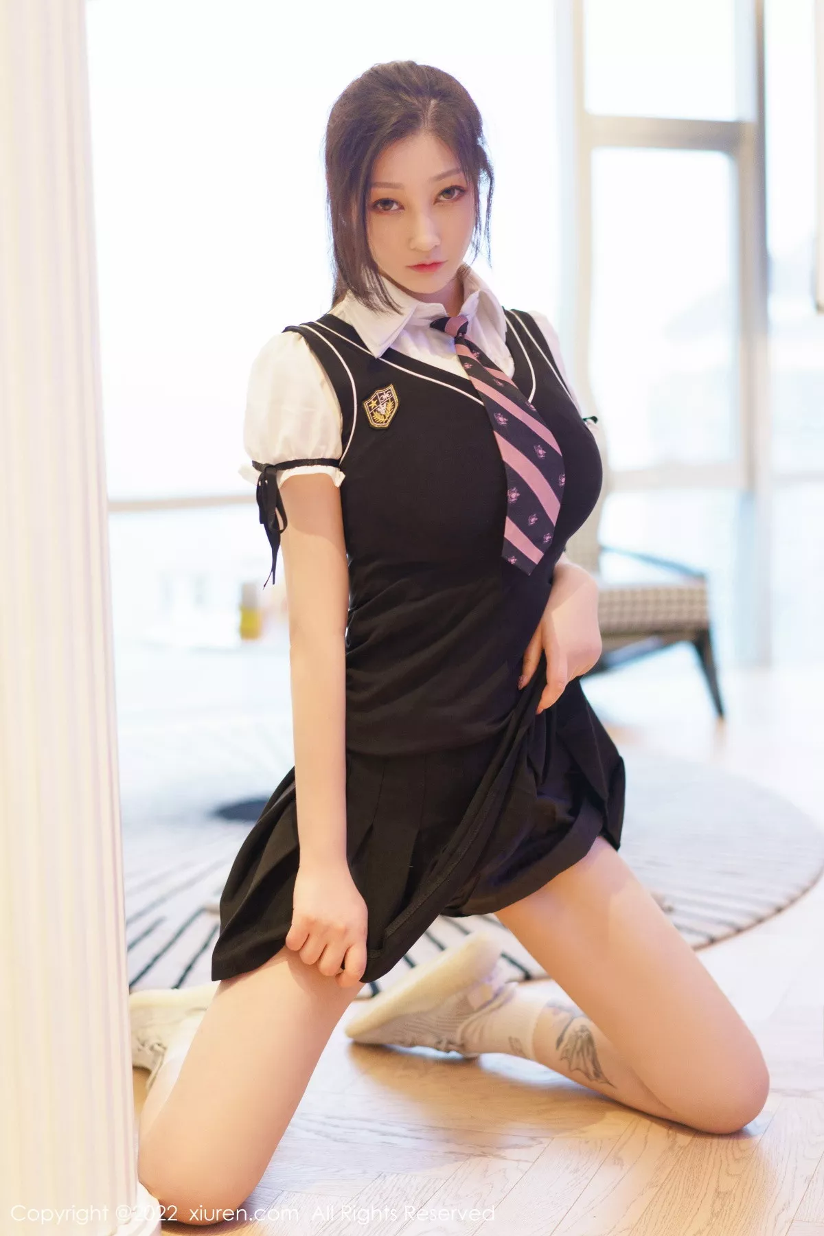 秀人集.com_[XiuRen秀人网]No.5807_女神妲己_Toxic十月心愿旅拍性感学妹制服露黑色内衣诱惑写真69P