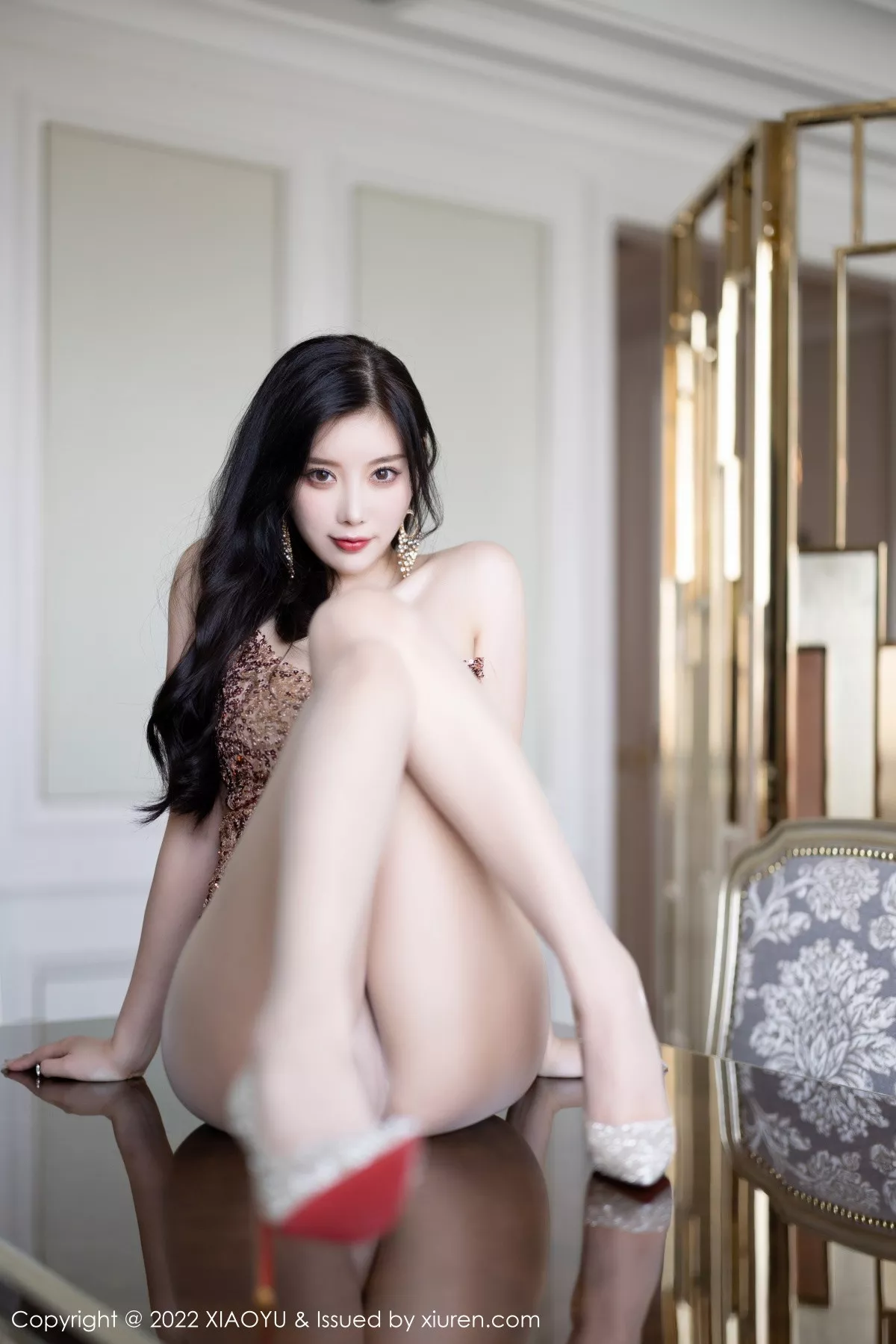 秀人集.com_[XiaoYu画语界]Vol.897_女神杨晨晨Yome金色闪亮吊带裙配超薄肉丝秀丰盈美胸诱惑写真85P