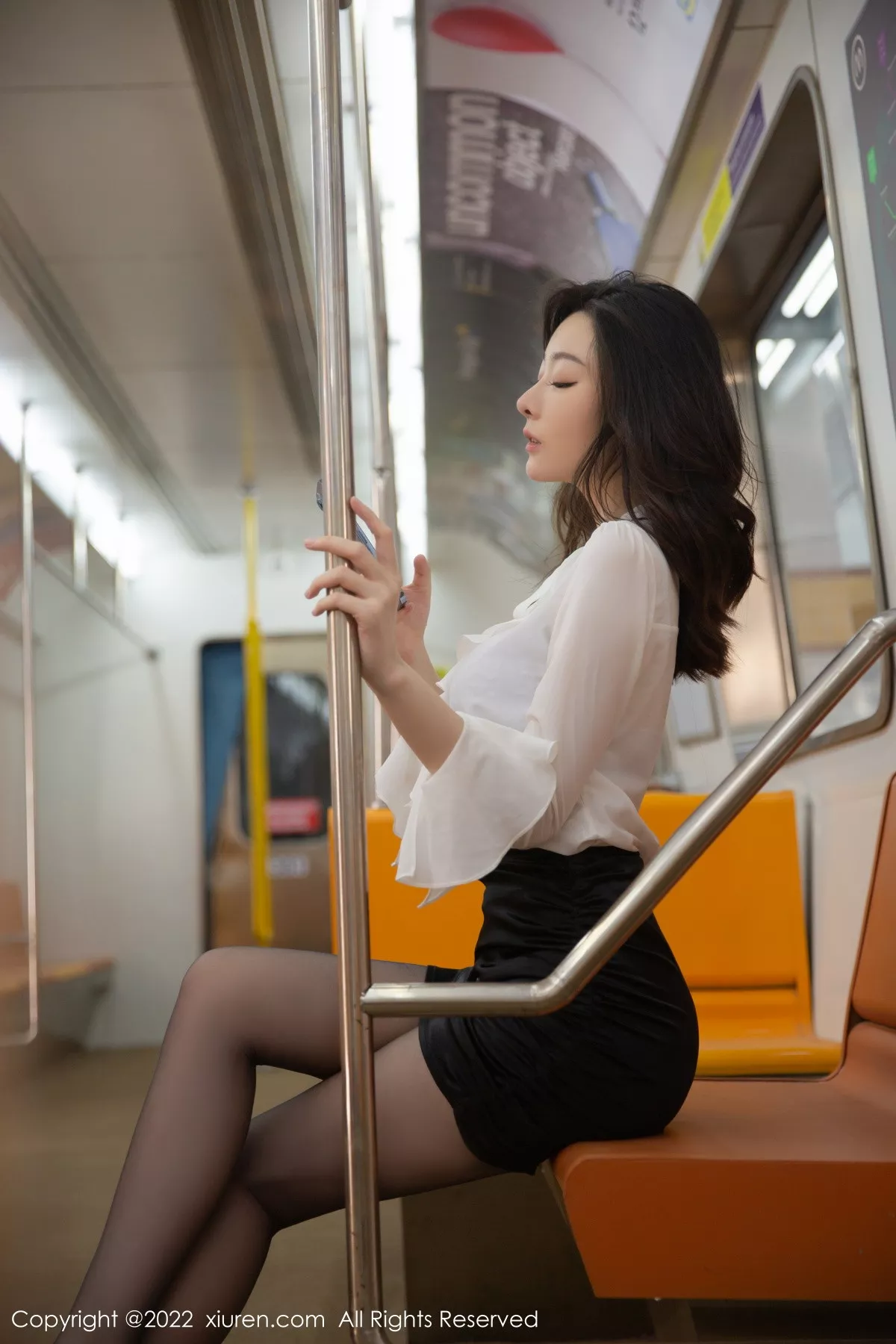 秀人集.com_[XiuRen秀人网]No.5808_模特是小逗逗性感白T配黑色短裙露蕾丝内衣秀曼妙身姿诱惑写真78P