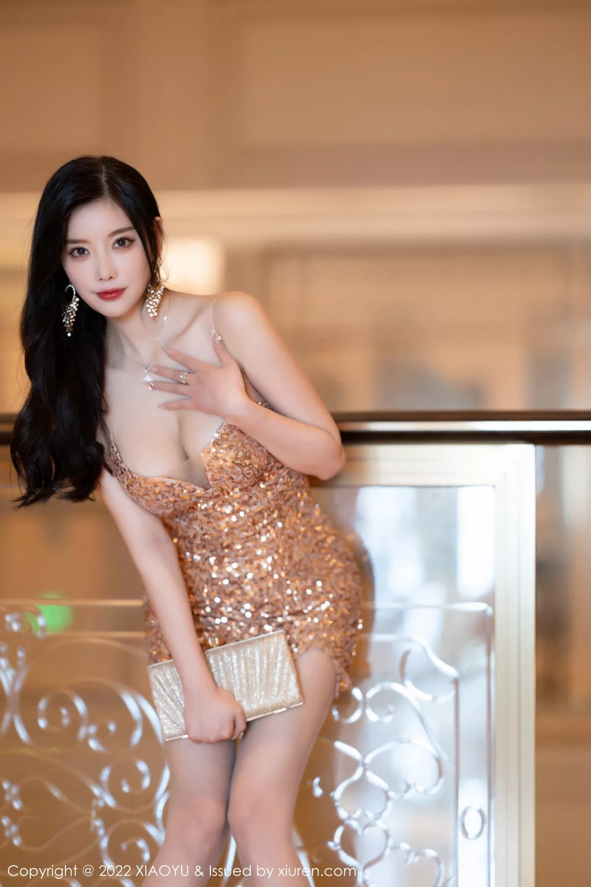 秀人集.com_[XiaoYu画语界]Vol.897_女神杨晨晨Yome金色闪亮吊带裙配超薄肉丝秀丰盈美胸诱惑写真85P