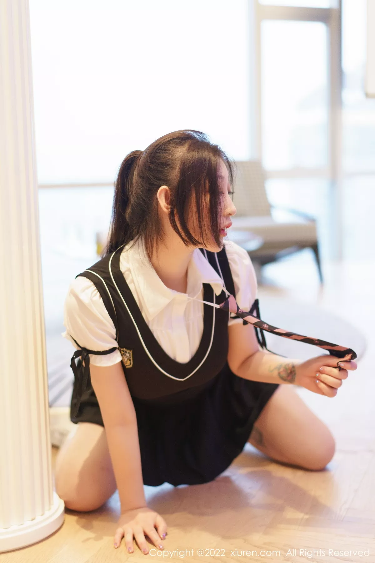 秀人集.com_[XiuRen秀人网]No.5807_女神妲己_Toxic十月心愿旅拍性感学妹制服露黑色内衣诱惑写真69P