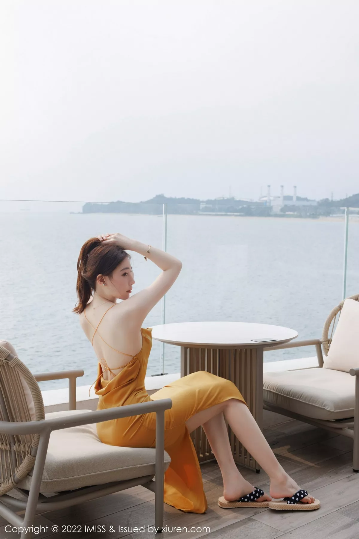 秀人集.com_[IMISS爱蜜社]Vol.706_气质女神Lynn刘奕宁户外场景性感白色长裙秀曼妙身材迷人写真41P