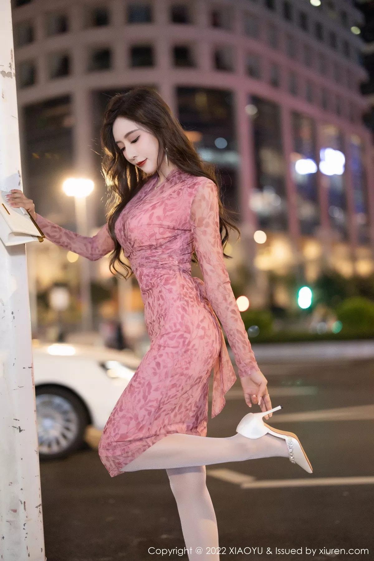 秀人集.com_[XiaoYu画语界]Vol.899_女神王馨瑶yanni脱浅红连衣短裙露白色内衣配超薄肉丝诱惑写真82P