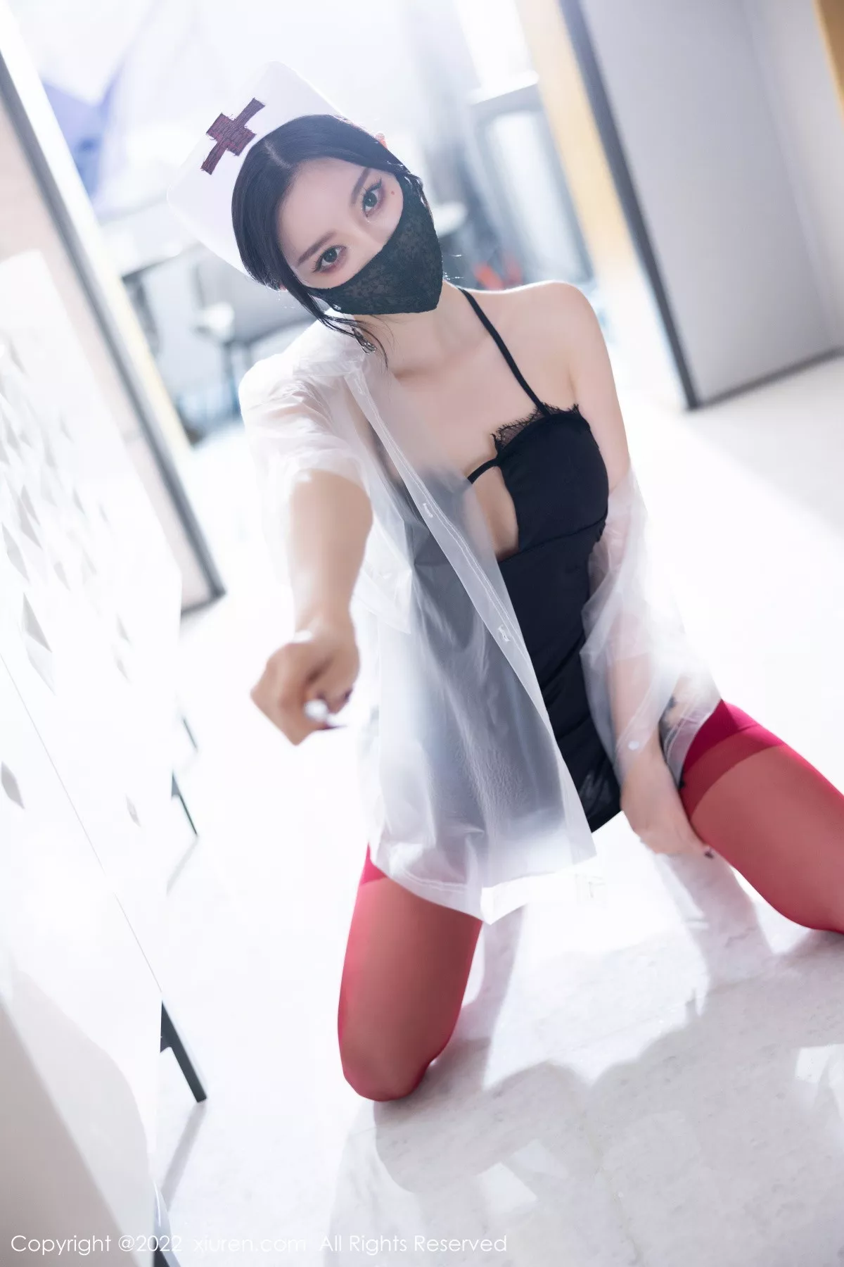 秀人集.com_[XiuRen秀人网]No.5751_女神杨晨晨Yome万圣节主题黑色吊带上衣配红丝袜完美诱惑写真90P