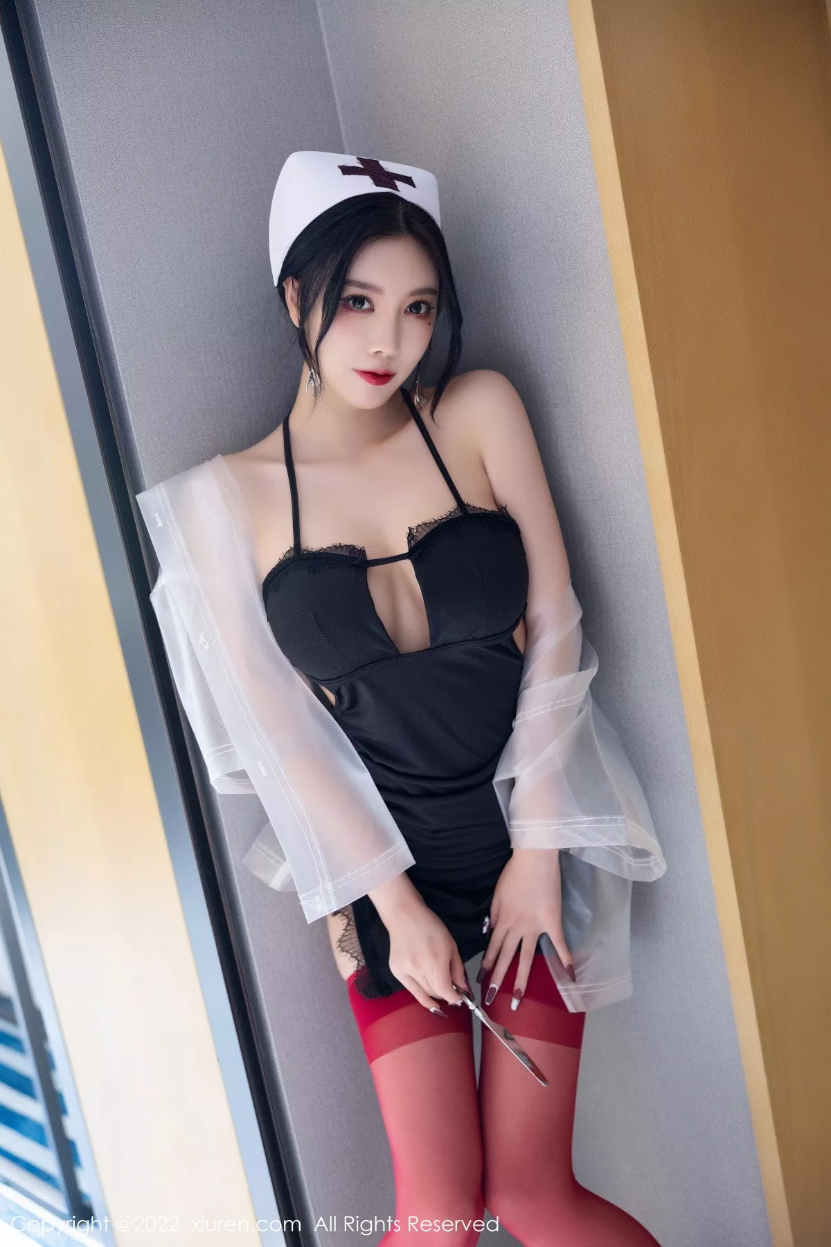 秀人集.com_[XiuRen秀人网]No.5751_女神杨晨晨Yome万圣节主题黑色吊带上衣配红丝袜完美诱惑写真90P