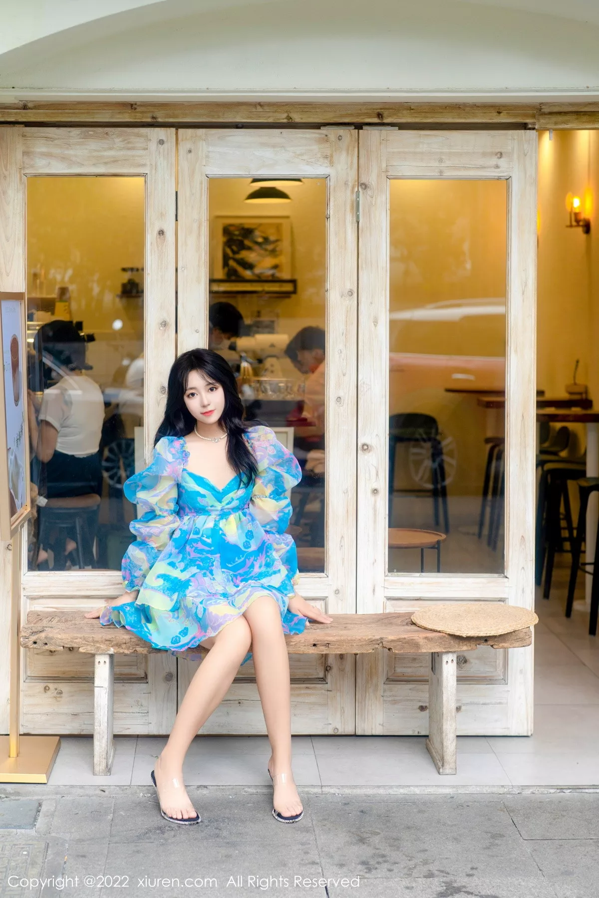 秀人集.com_[XiuRen秀人网]No.5749_模特露露luncy酒店场景蓝色花式长裙半脱露黑色蕾丝内衣诱惑写真58P