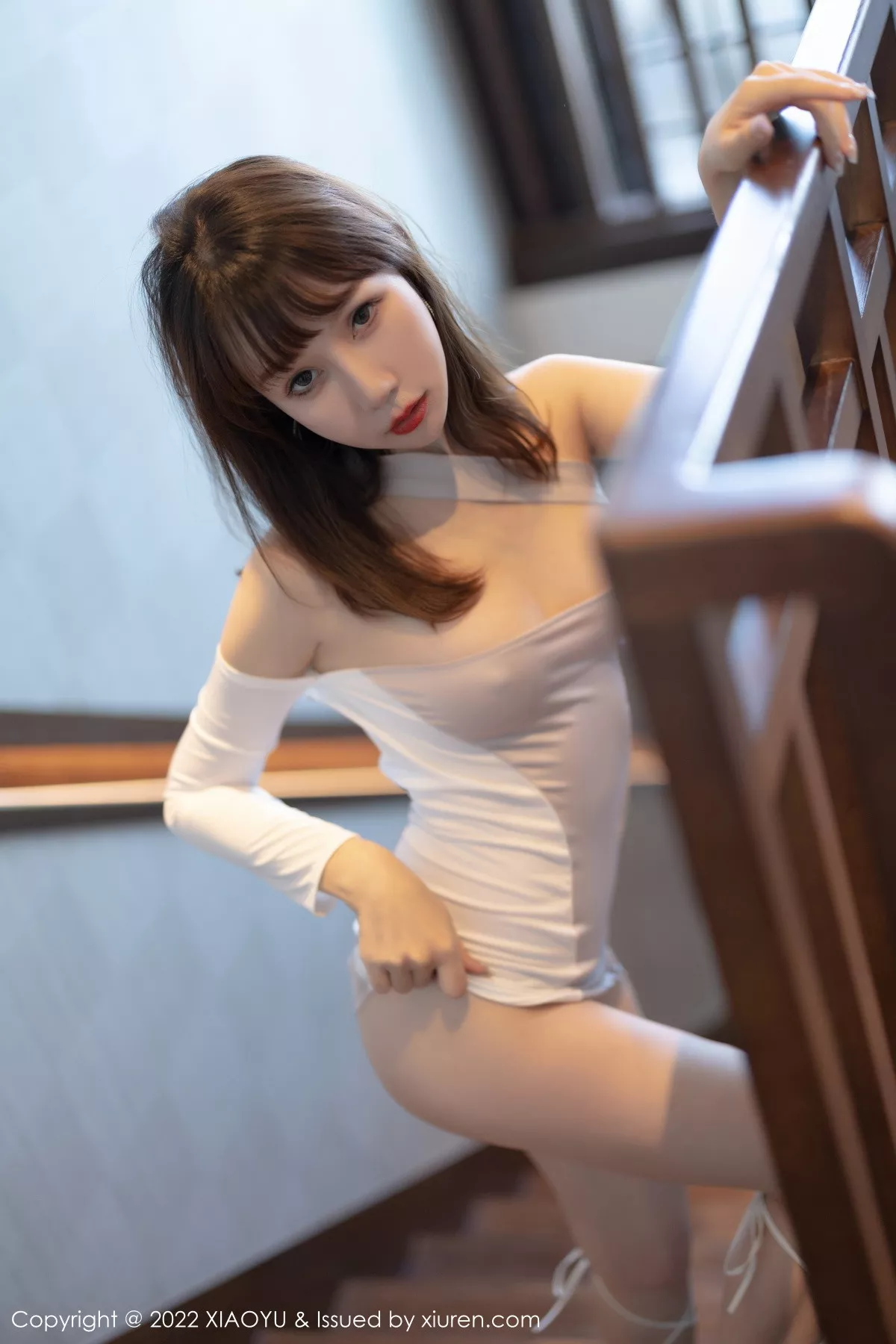 秀人集.com_[XiaoYu画语界]Vol.900_模特波巧酱浅紫色露肩连衣短裙配白色高跟秀曼妙身姿迷人写真81P