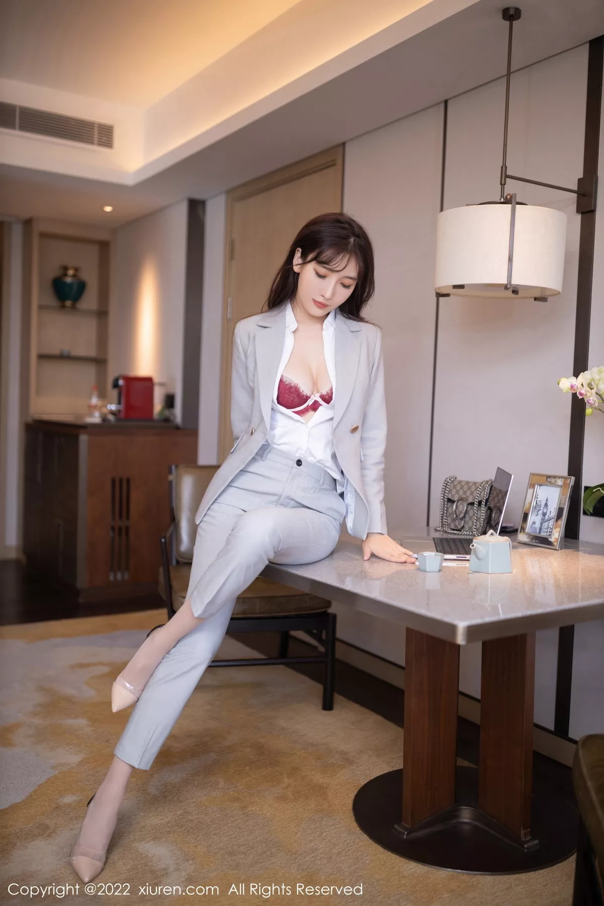 秀人集.com_[XiuRen秀人网]No.5840_模特陆萱萱北京旅拍催眠主题脱灰色制服露红色蕾丝内衣诱惑写真80P