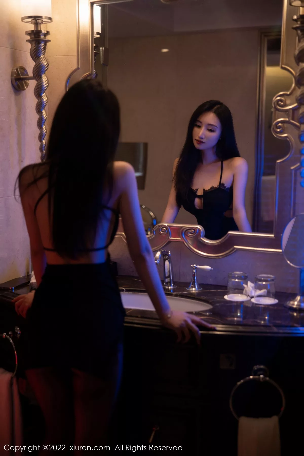 秀人集.com_[XiuRen秀人网]No.5833_新人模特司柠性感黑色吊带短裙配超薄无内黑丝秀翘臀诱惑写真63P