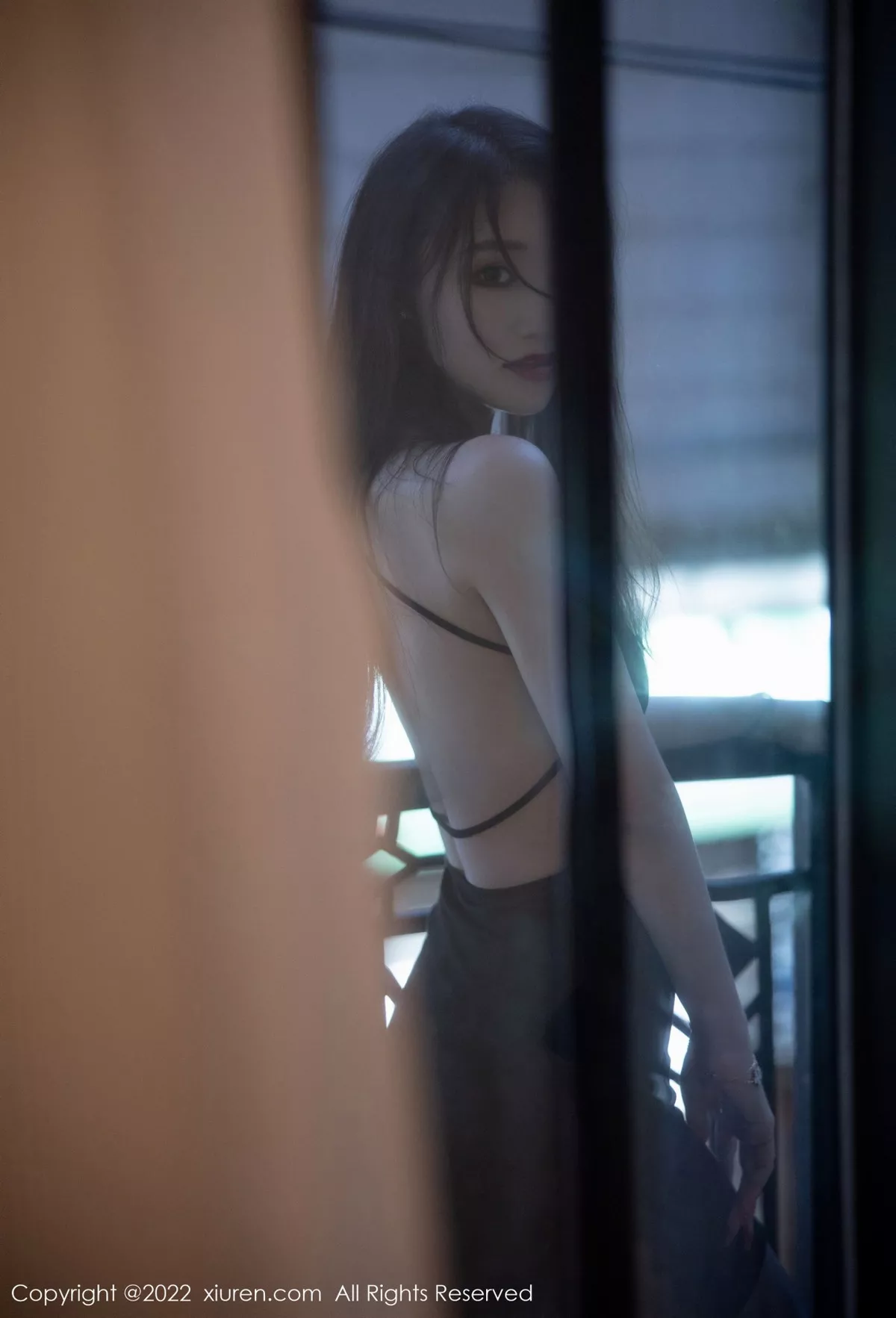 秀人集.com_[XiuRen秀人网]No.5833_新人模特司柠性感黑色吊带短裙配超薄无内黑丝秀翘臀诱惑写真63P