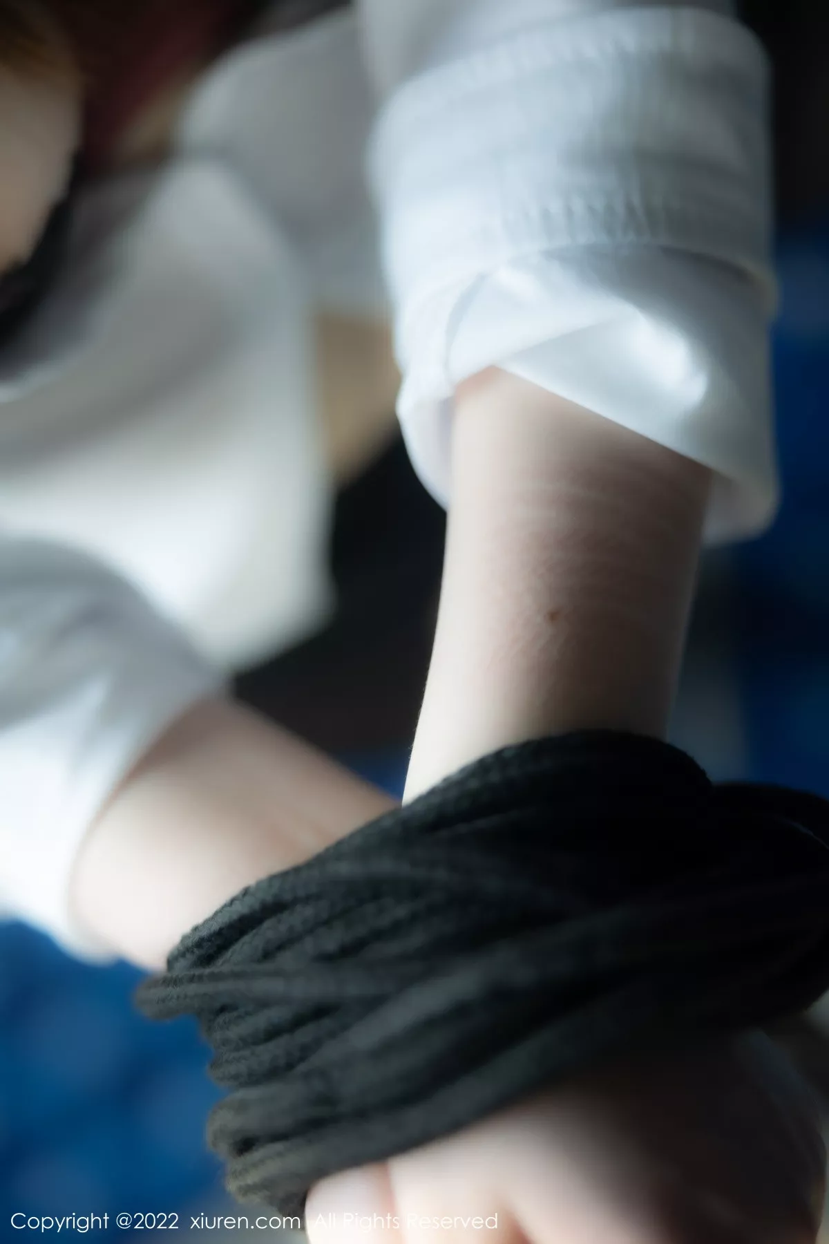 秀人集.com_[XiuRen秀人网]No.5835_模特豆瓣酱捆绑拍摄性感白T配黑短裙露黑色内衣迷人诱惑写真101P