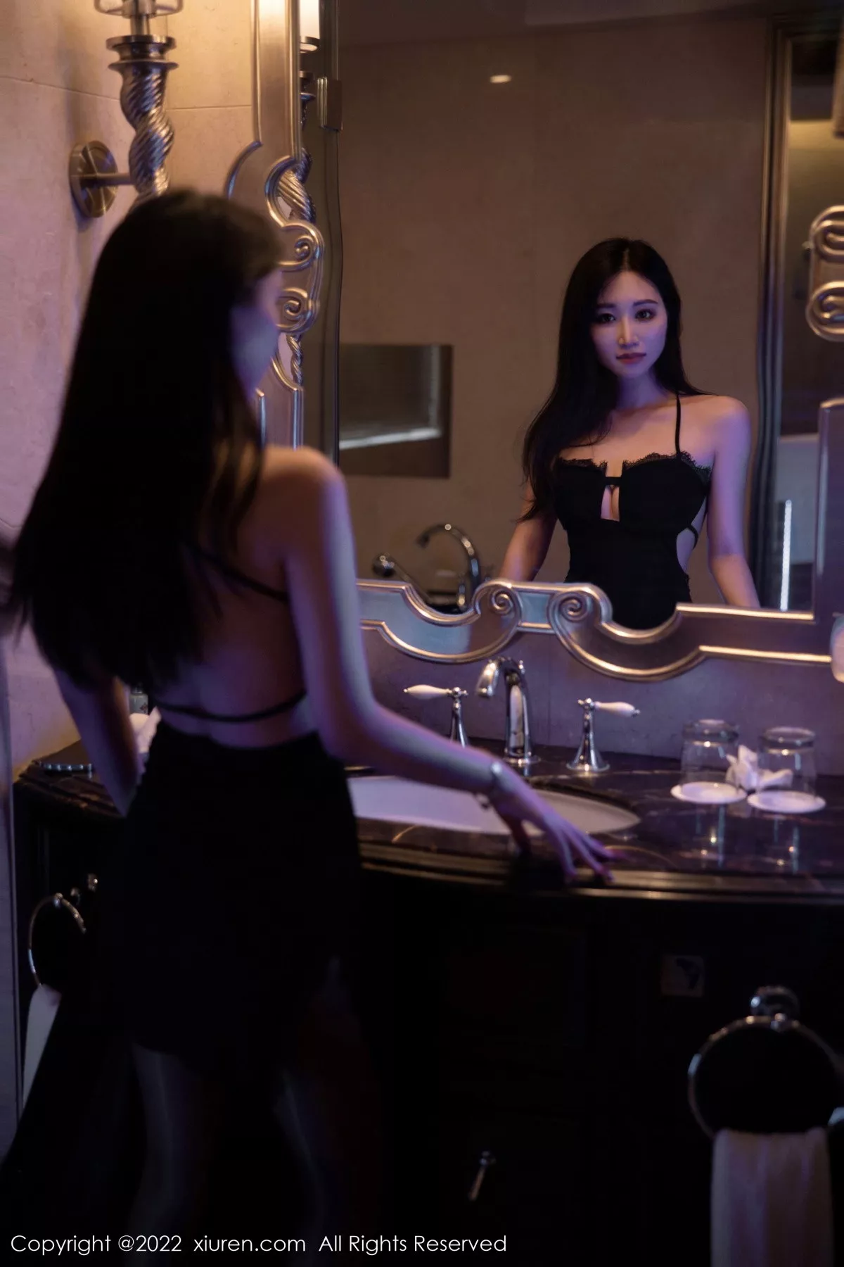 秀人集.com_[XiuRen秀人网]No.5833_新人模特司柠性感黑色吊带短裙配超薄无内黑丝秀翘臀诱惑写真63P