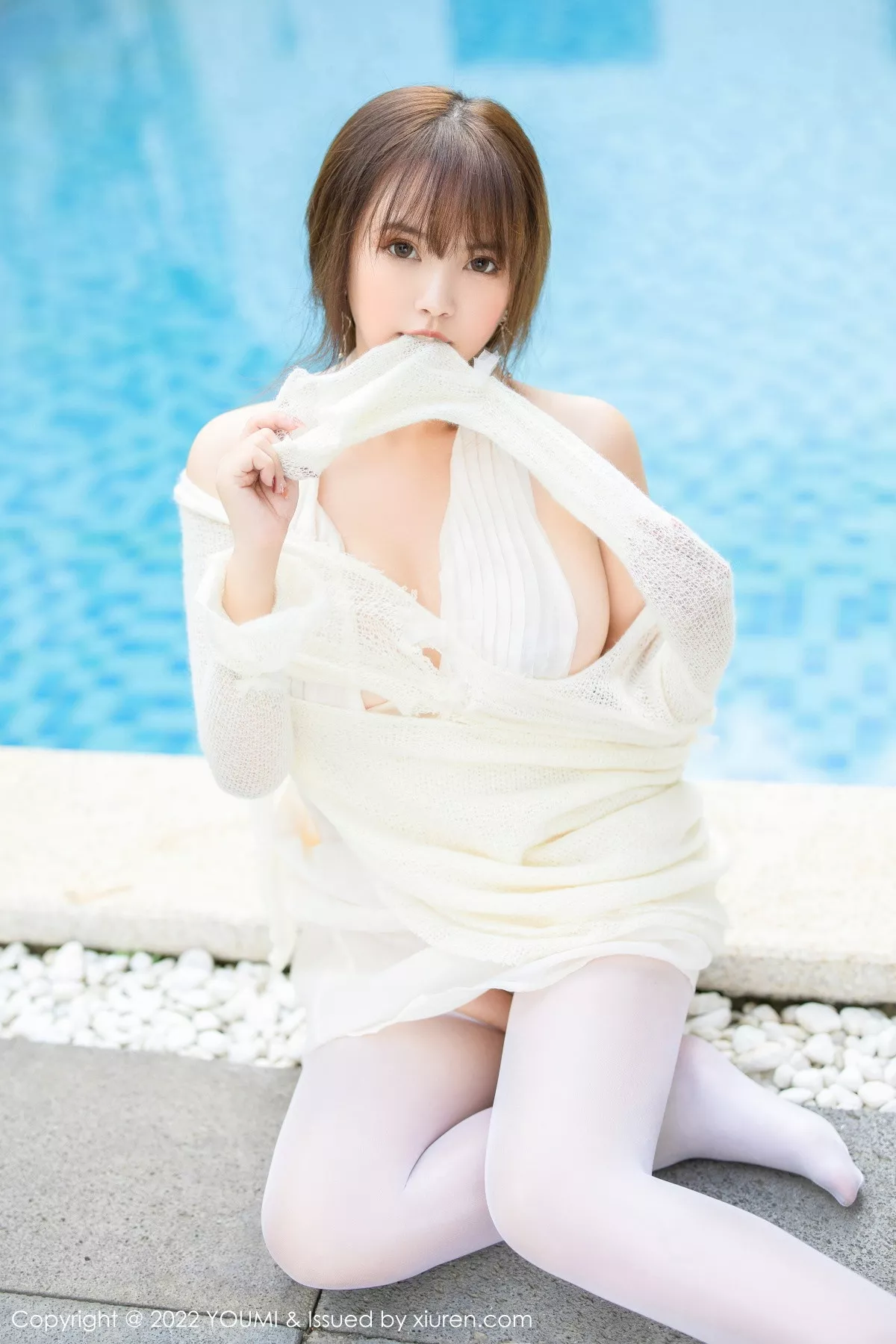 秀人集.com_[YouMi尤蜜荟]Vol.862_模特张思允Nice泳池场景白色连衣裙配开档白丝袜极致魅惑写真68P