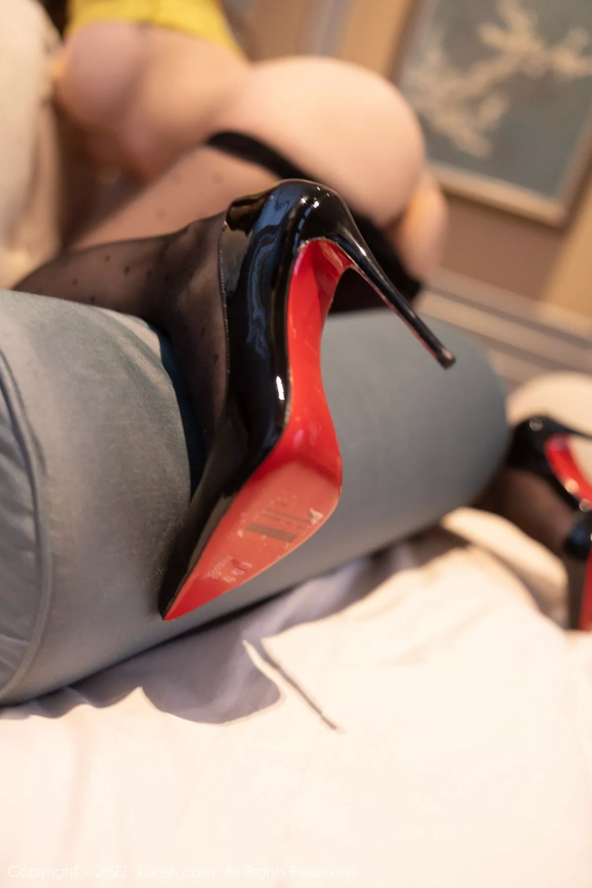 秀人集.com_[XiuRen秀人网]No.5843_模特顾乔楠Cora性感黄色短款上衣配灰短裙秀丰腴身姿诱惑写真80P