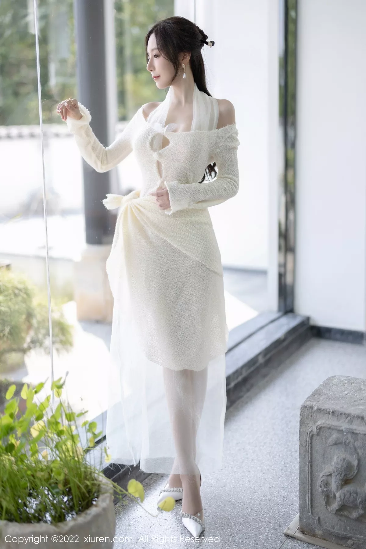 秀人集.com_[XiuRen秀人网]No.5846_女神王馨瑶yanni性感白色连衣裙配超薄肉丝秀翘臀美腿诱惑写真87P