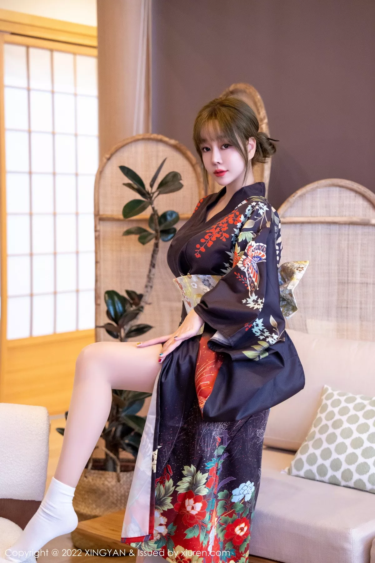 秀人集.com_[XINGYAN星颜社]VOL.154_女神王雨纯脱深色日式和服露性感白色内衣配超薄肉丝诱惑写真82P