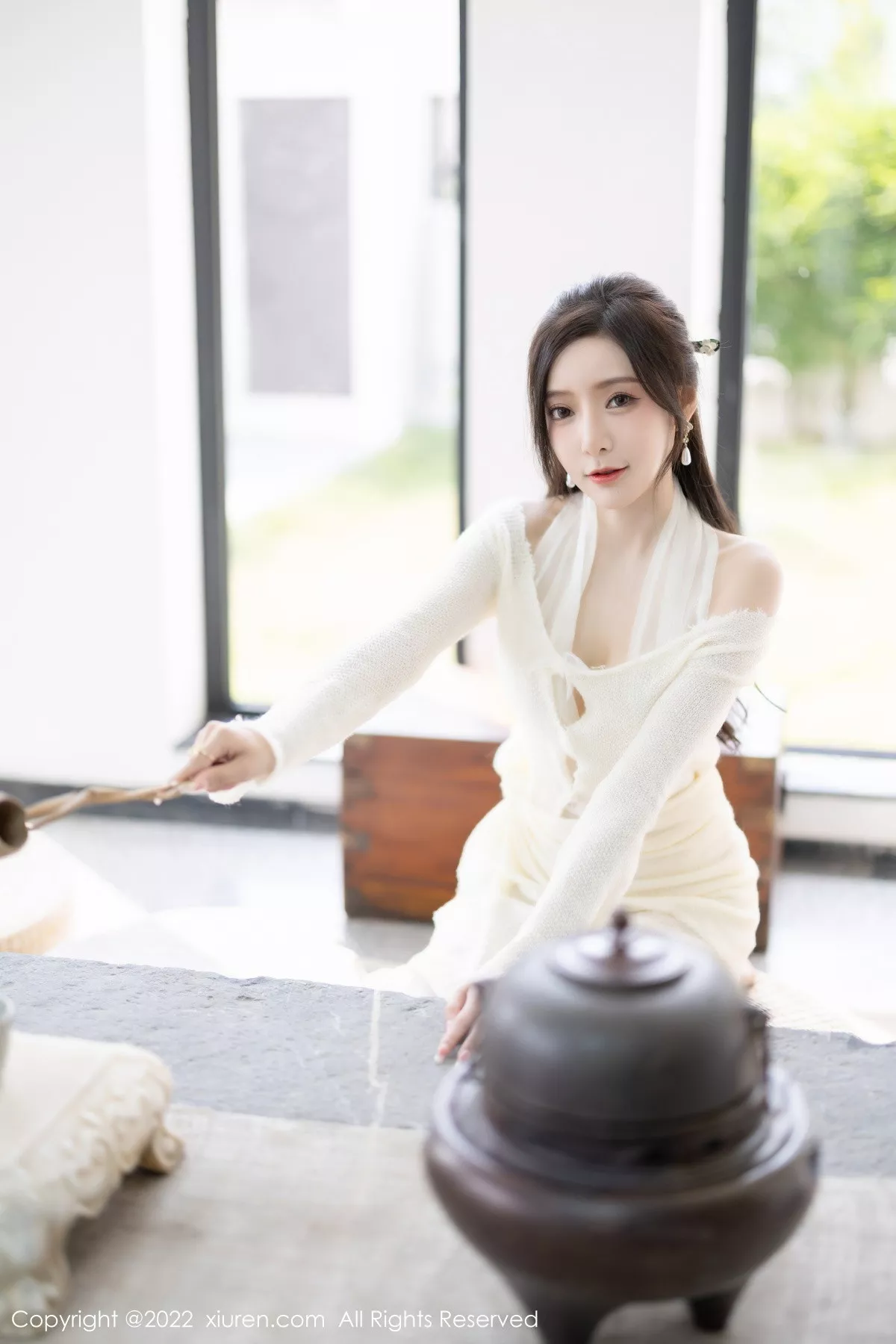 秀人集.com_[XiuRen秀人网]No.5846_女神王馨瑶yanni性感白色连衣裙配超薄肉丝秀翘臀美腿诱惑写真87P