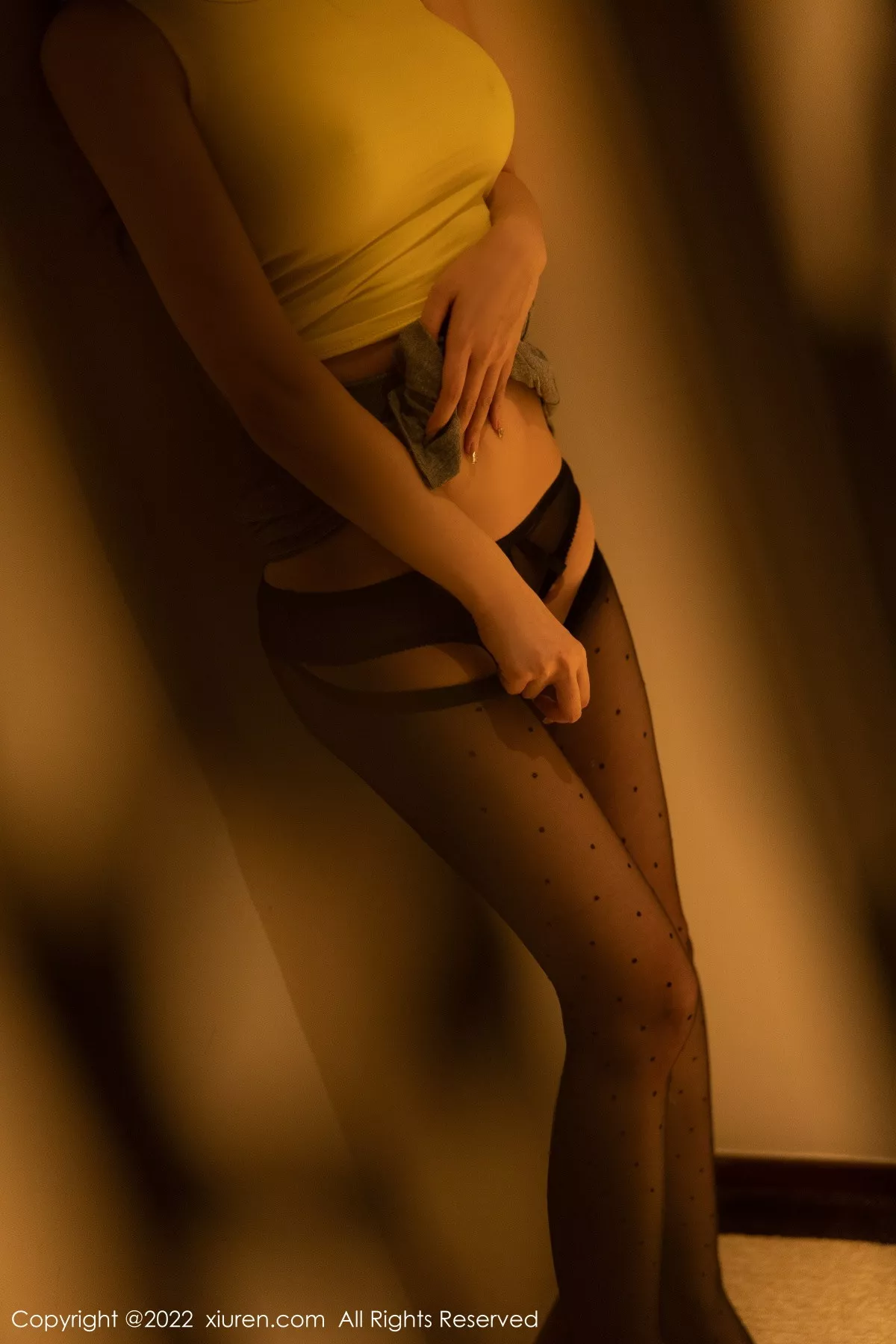 秀人集.com_[XiuRen秀人网]No.5843_模特顾乔楠Cora性感黄色短款上衣配灰短裙秀丰腴身姿诱惑写真80P