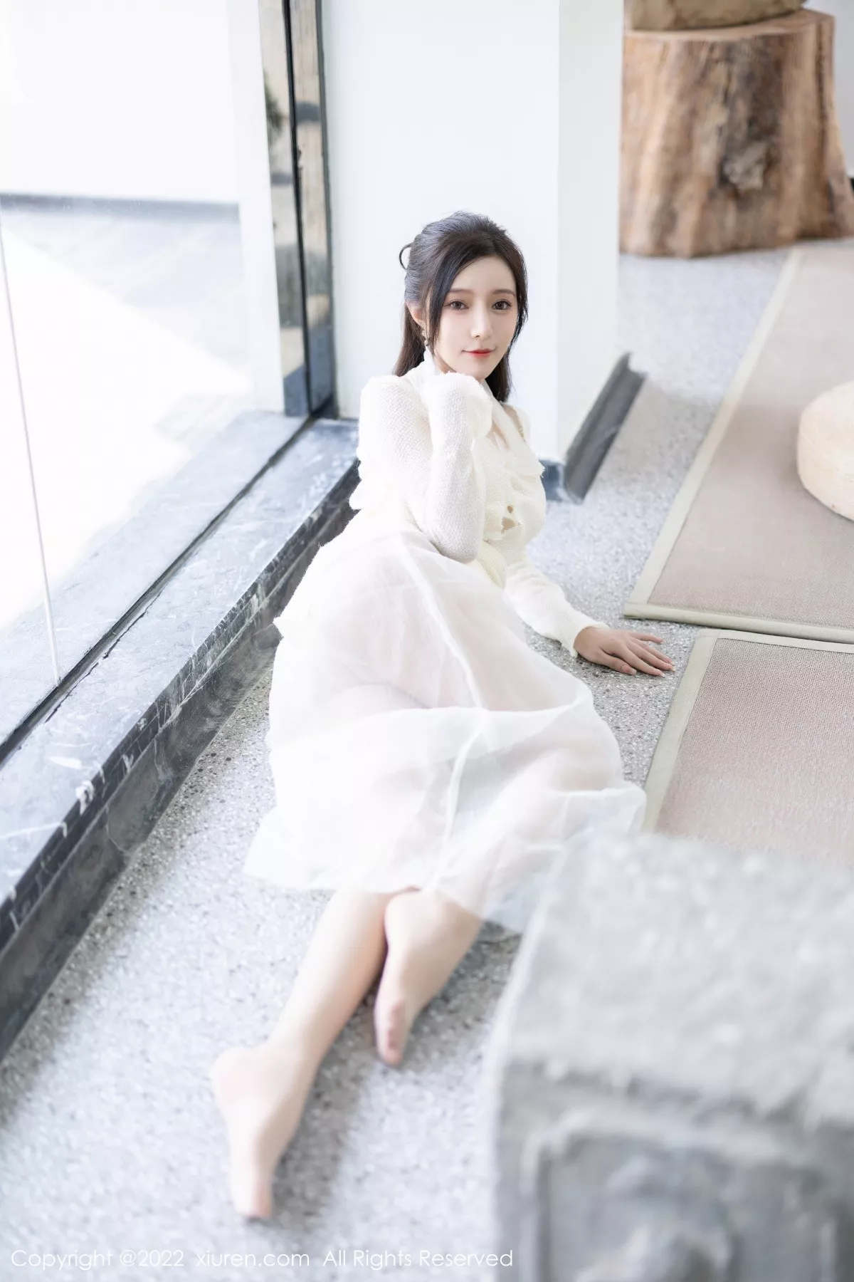 秀人集.com_[XiuRen秀人网]No.5846_女神王馨瑶yanni性感白色连衣裙配超薄肉丝秀翘臀美腿诱惑写真87P