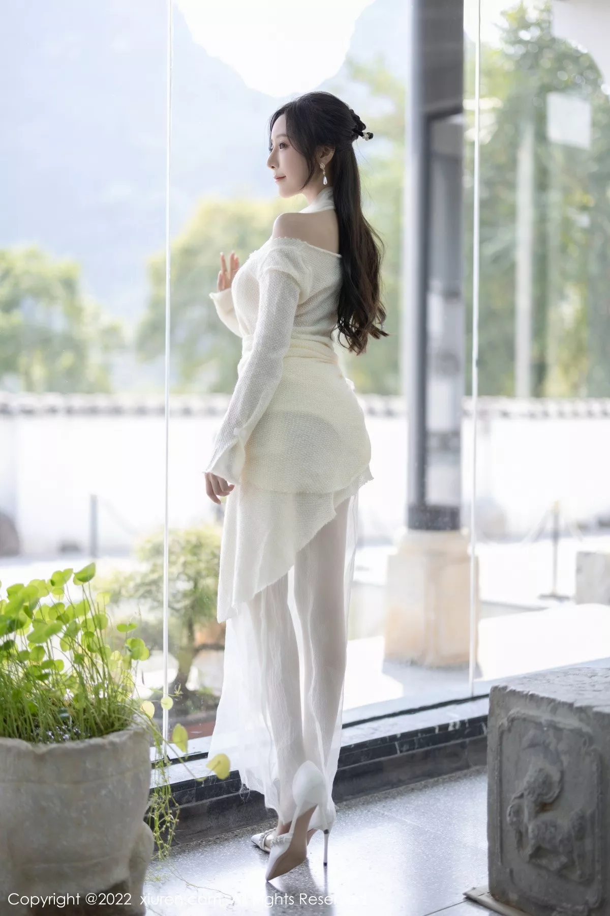 秀人集.com_[XiuRen秀人网]No.5846_女神王馨瑶yanni性感白色连衣裙配超薄肉丝秀翘臀美腿诱惑写真87P