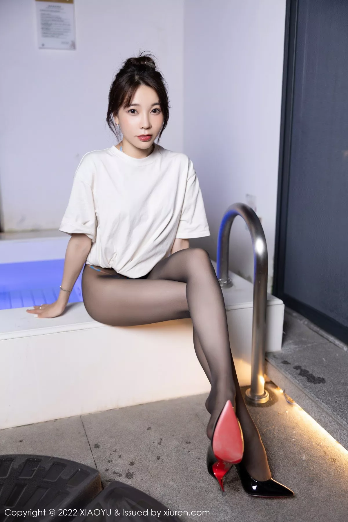 秀人集.com_[XiaoYu画语界]Vol.903_女神徐莉芝Booty红色露肩连衣短裙+白上衣配超薄黑丝诱惑写真85P