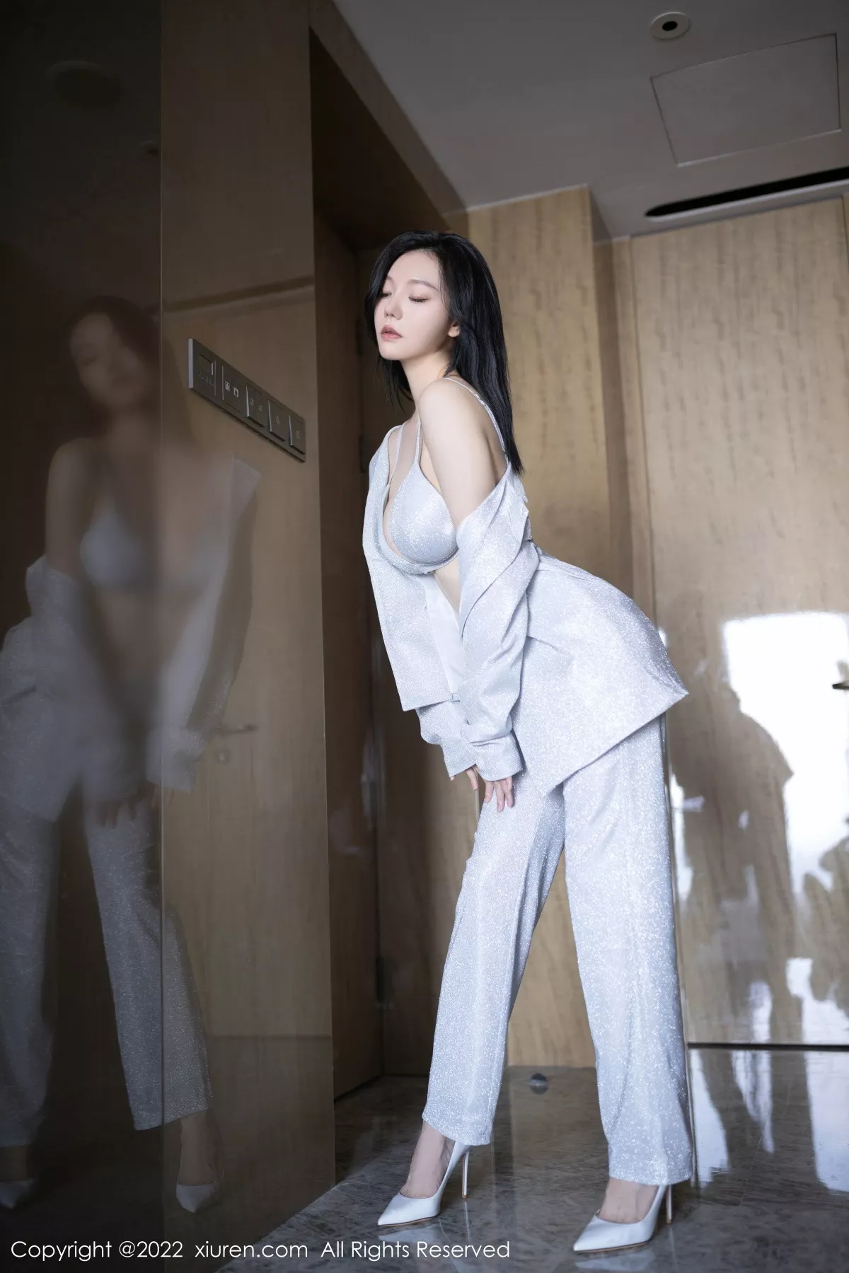 秀人集.com_[XiuRen秀人网]No.5859_模特安然anran脱银色西服露性感银色内衣秀完美身材诱惑写真76P