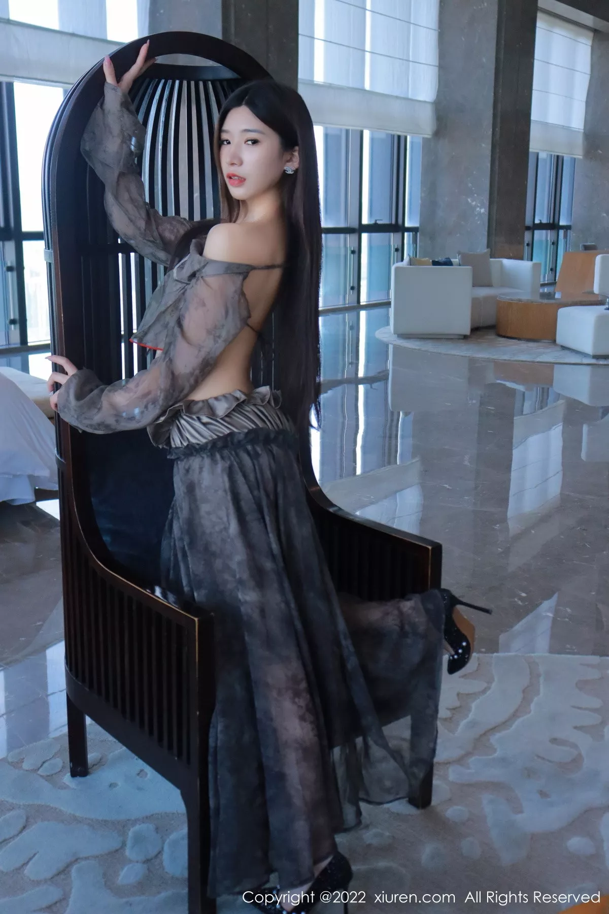 秀人集.com_[XiuRen秀人网]No.5857_模特hebe韩心雨暗灰色上衣配性感长裙露丁字裤秀翘臀诱惑写真50P